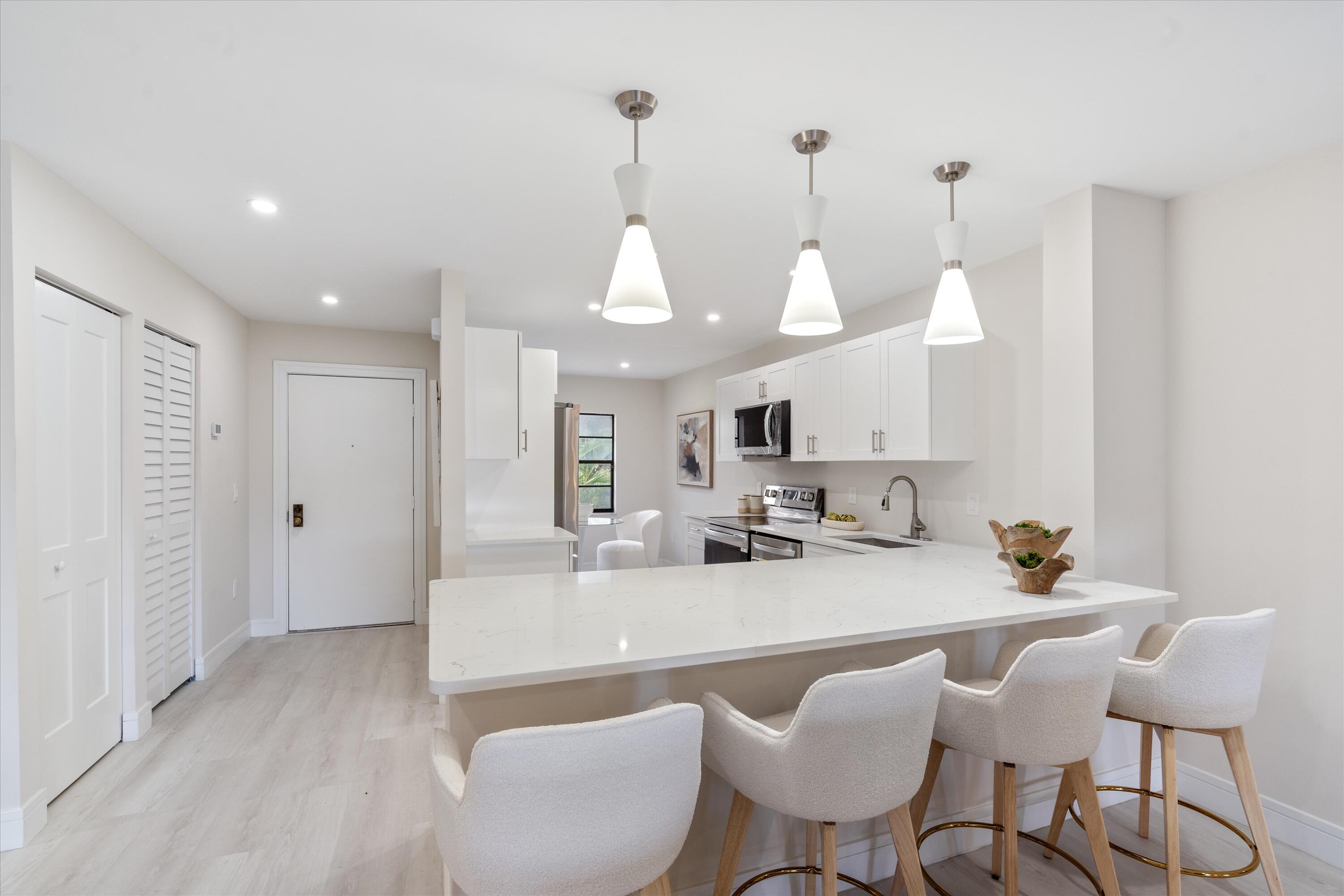 17 Stratford Drive E C