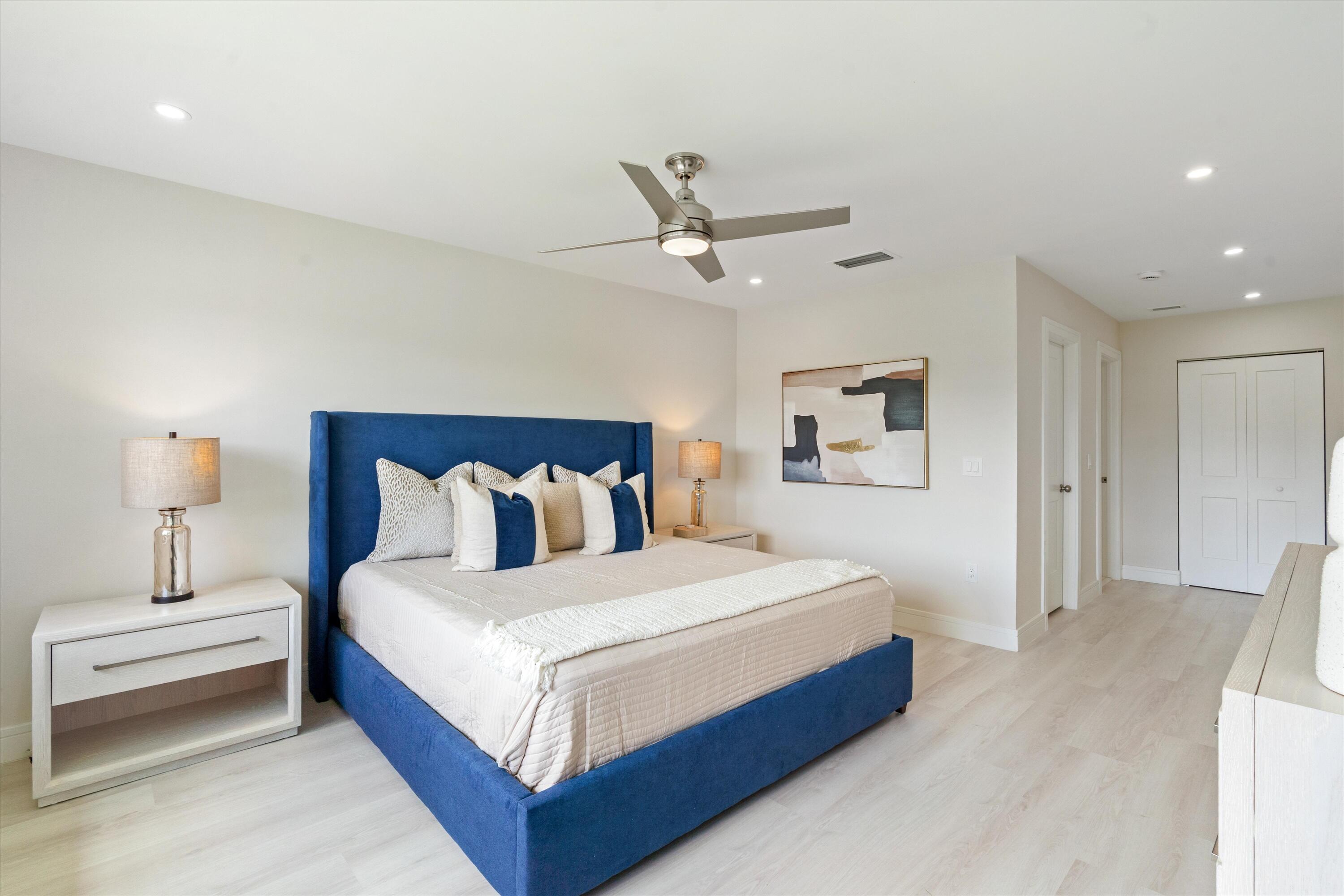 17 Stratford Drive E C