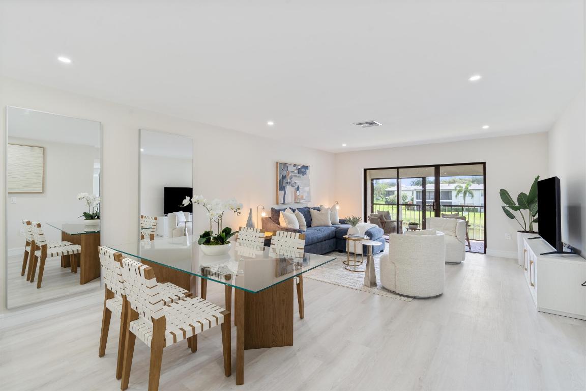 17 Stratford Drive E C