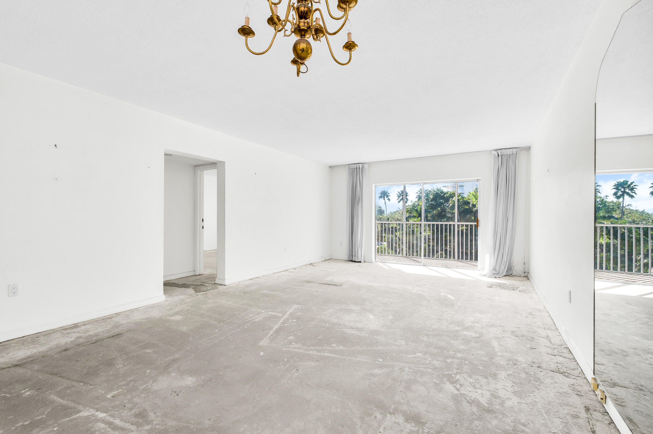 200 E Royal Palm Road 4040