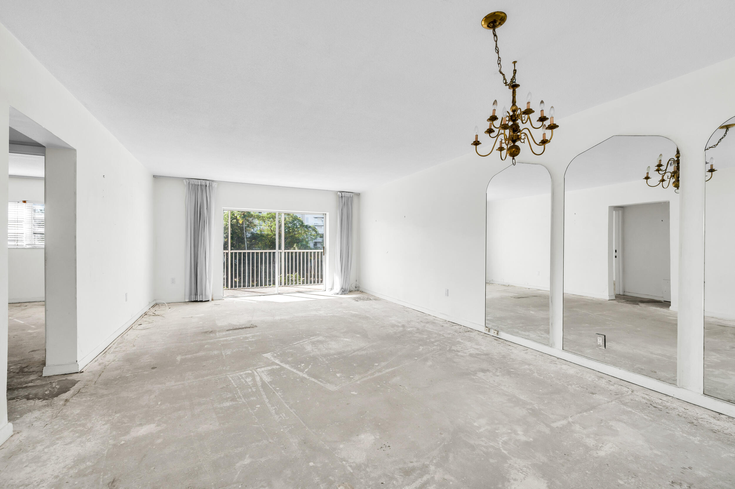 200 E Royal Palm Road 4040