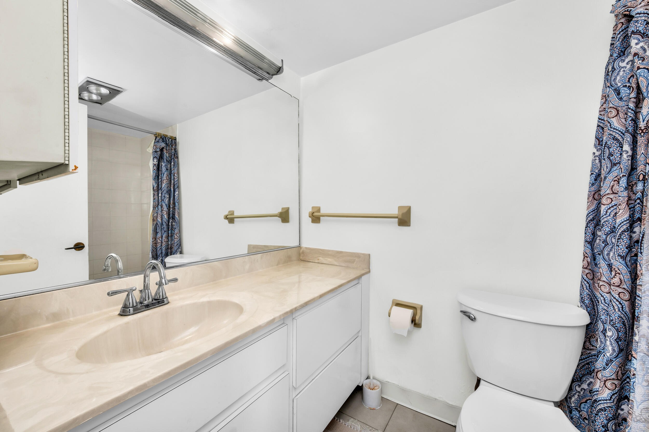 200 E Royal Palm Road 4040