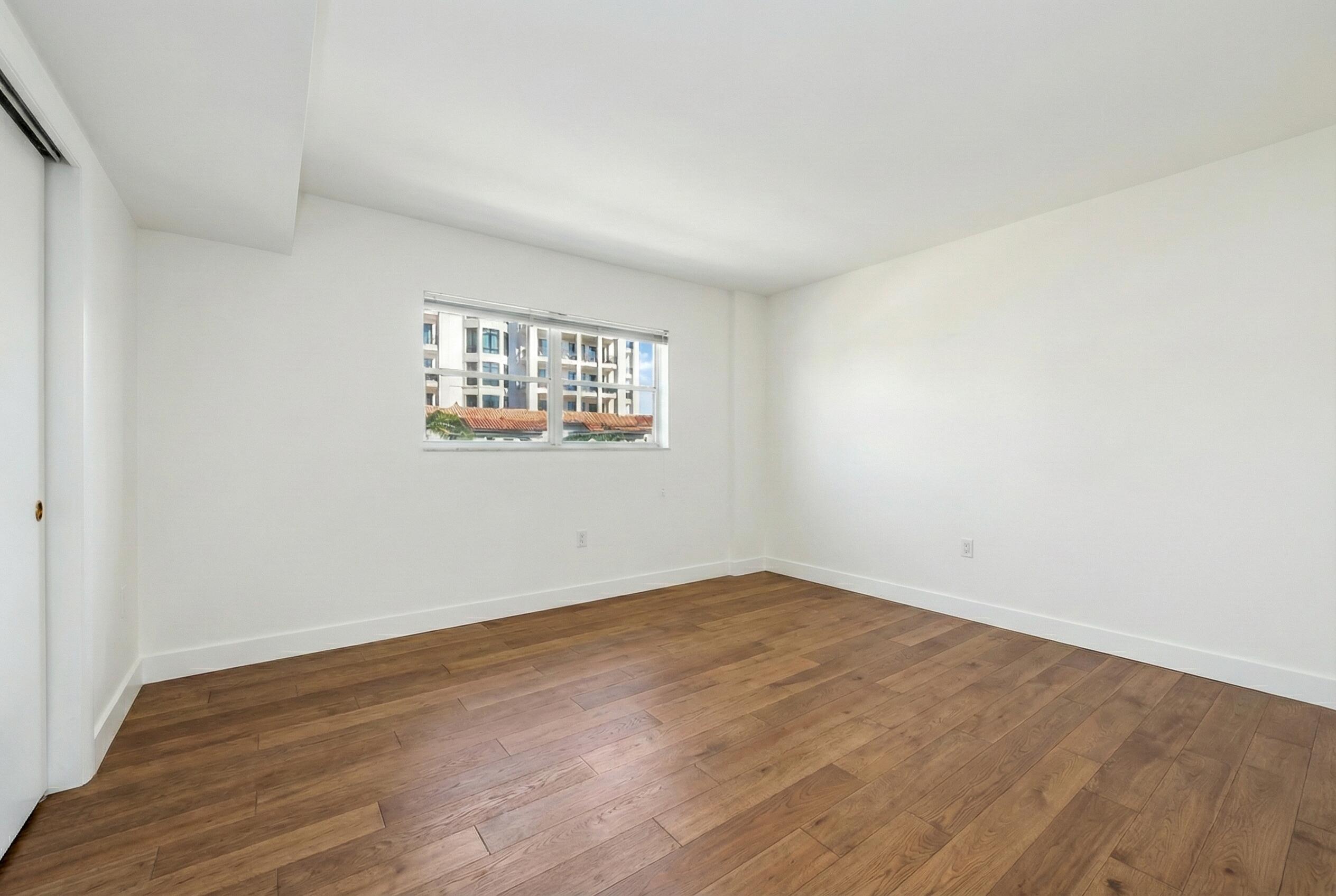 200 E Royal Palm Road 4040