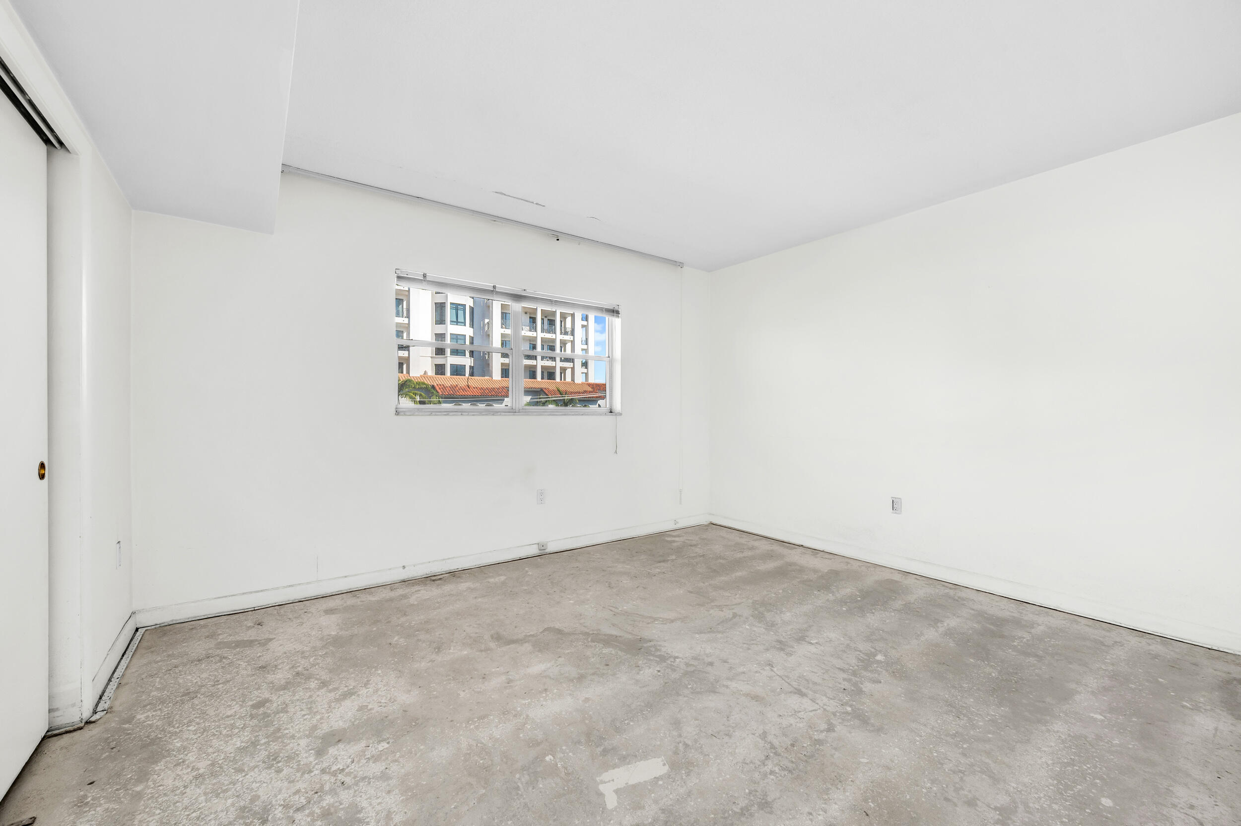 200 E Royal Palm Road 4040