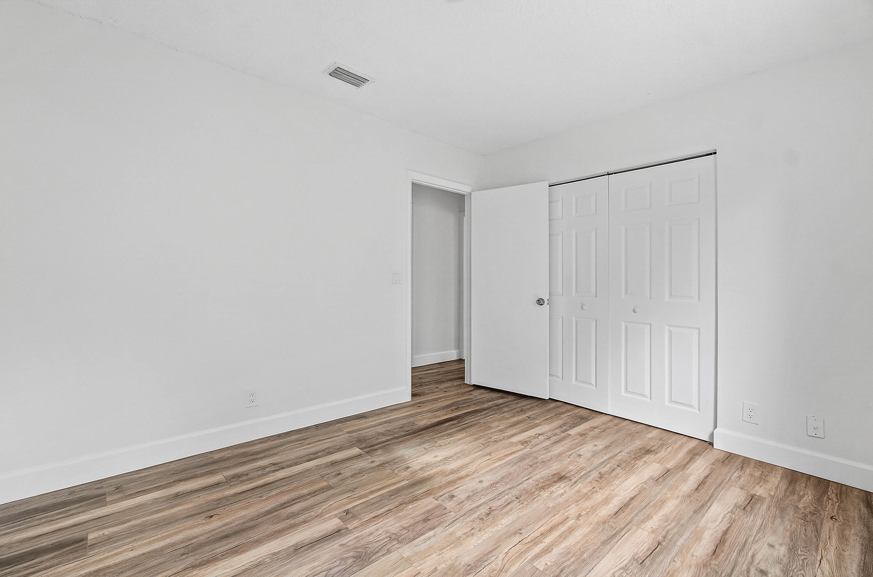 3795 Island Club Circle E 10