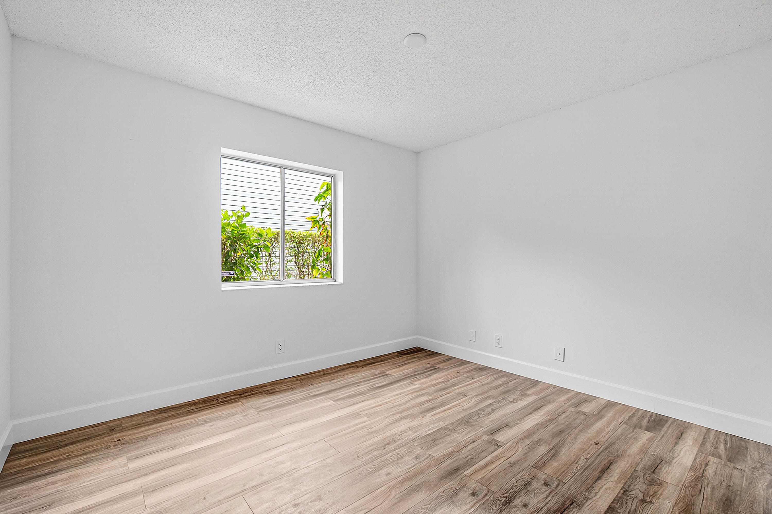 3795 Island Club Circle E 10