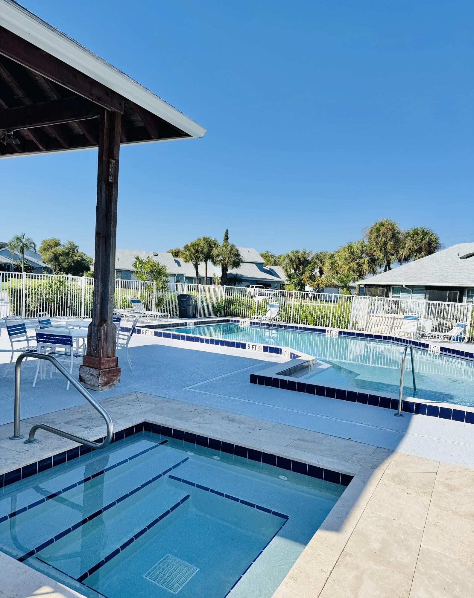 3795 Island Club Circle E 10
