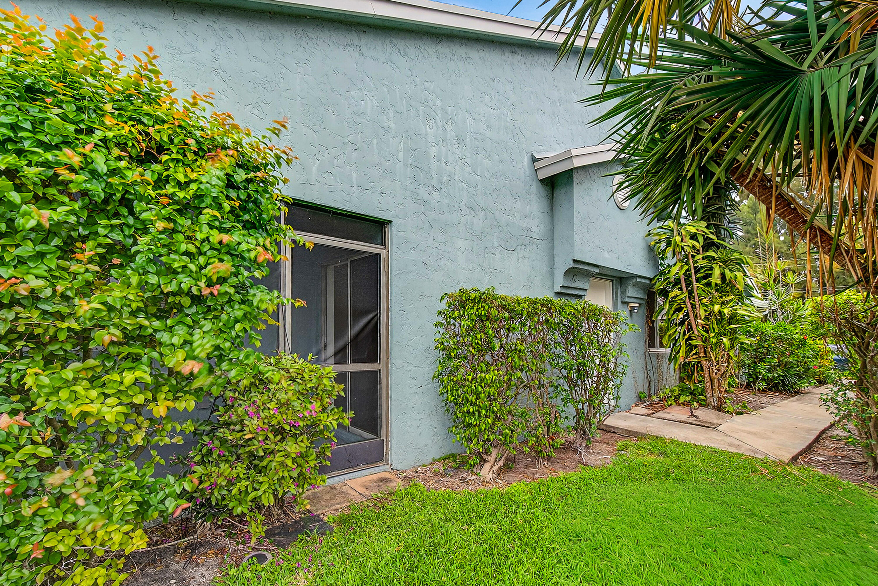 3795 Island Club Circle E 10