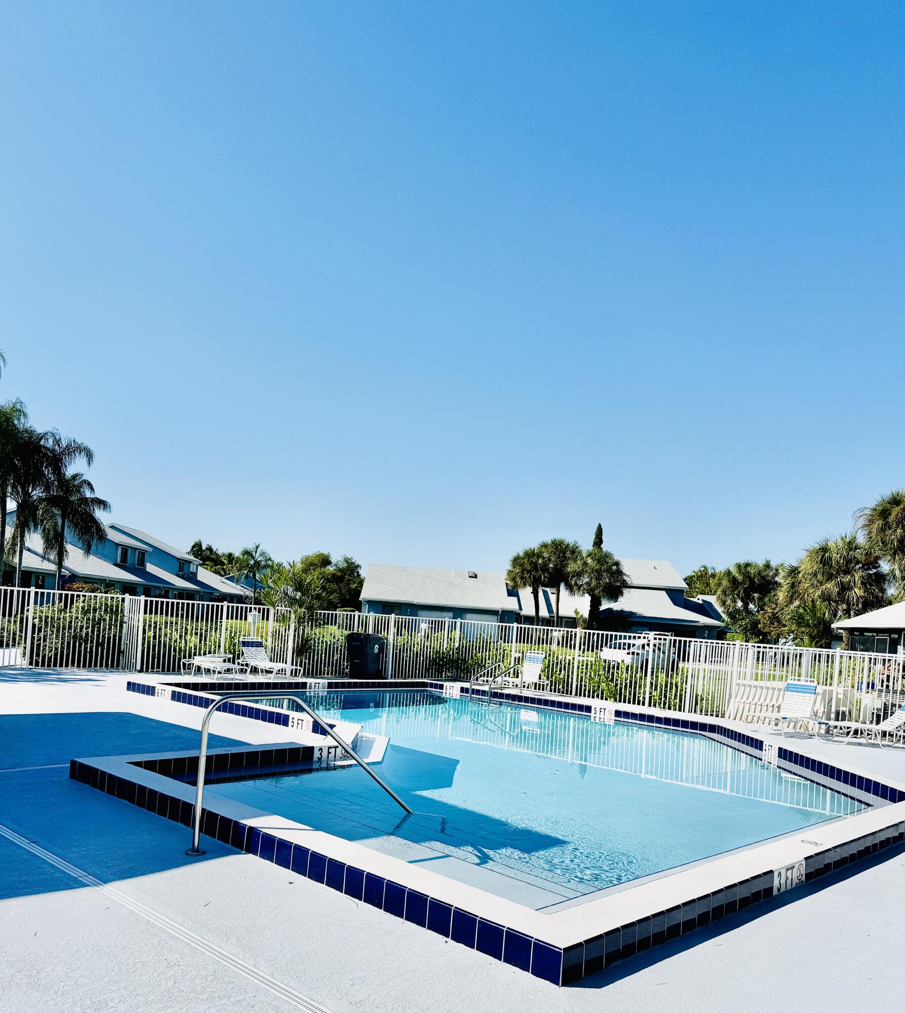 3795 Island Club Circle E 10