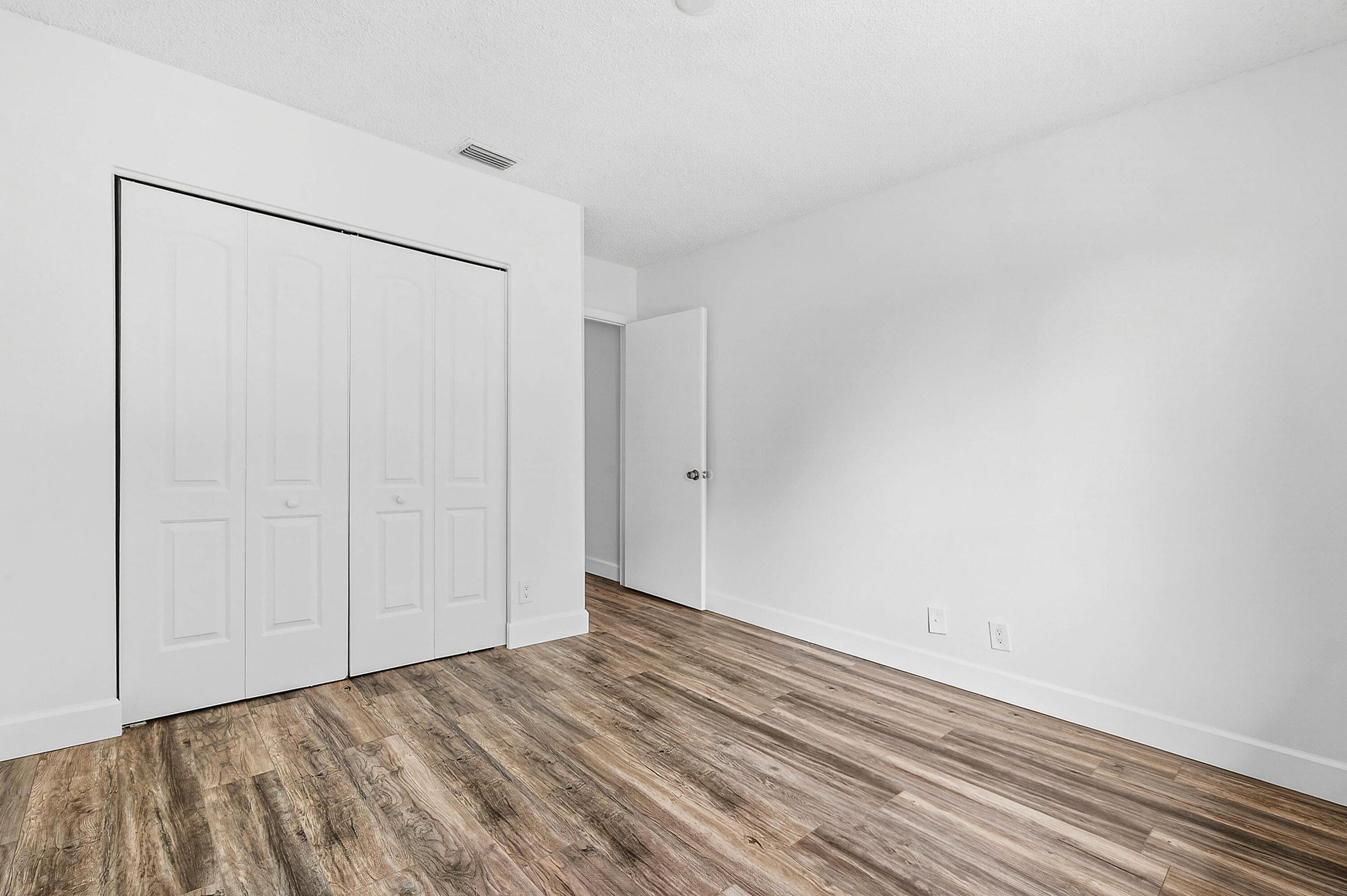 3795 Island Club Circle E 10