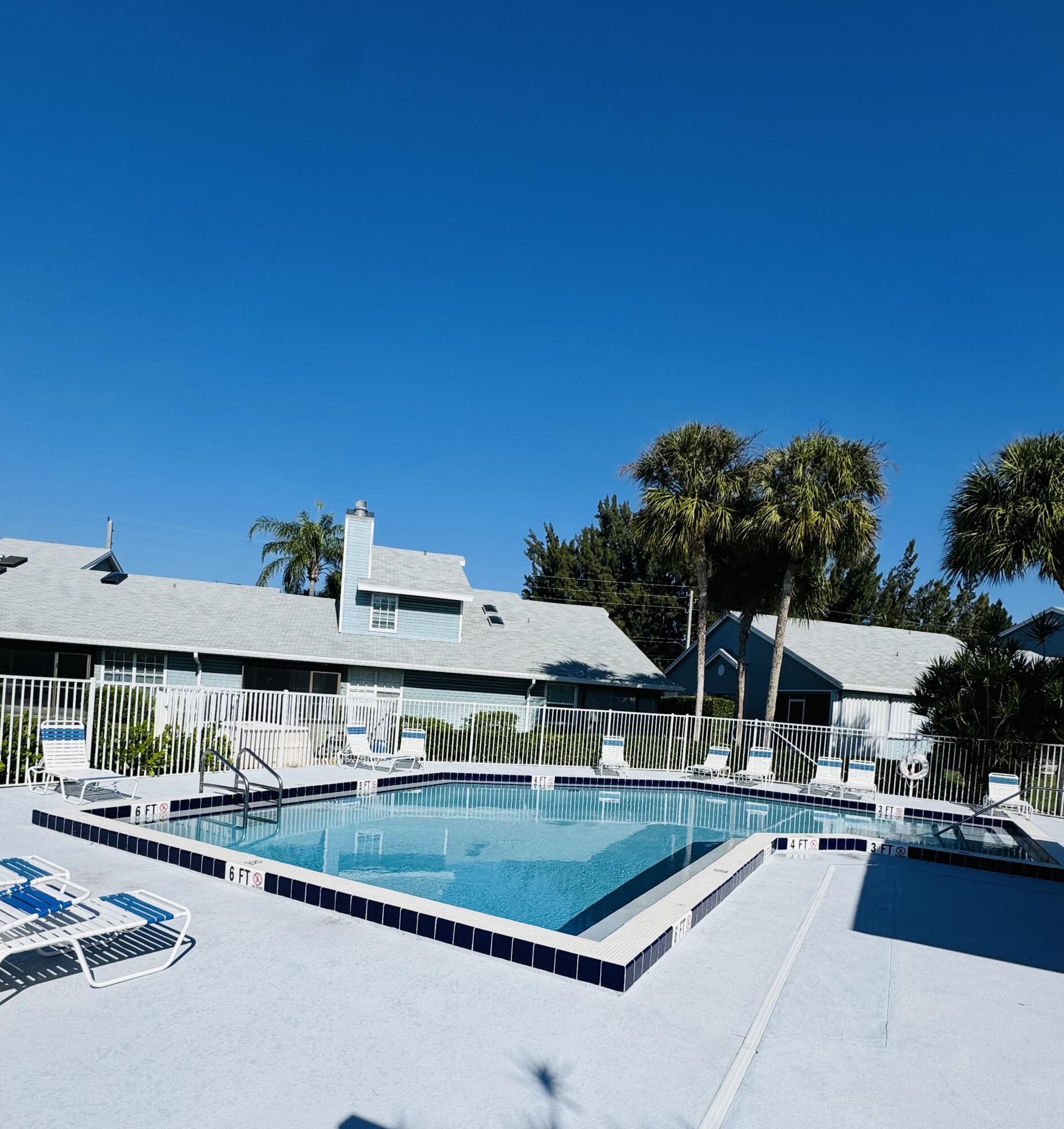 3795 Island Club Circle E 10