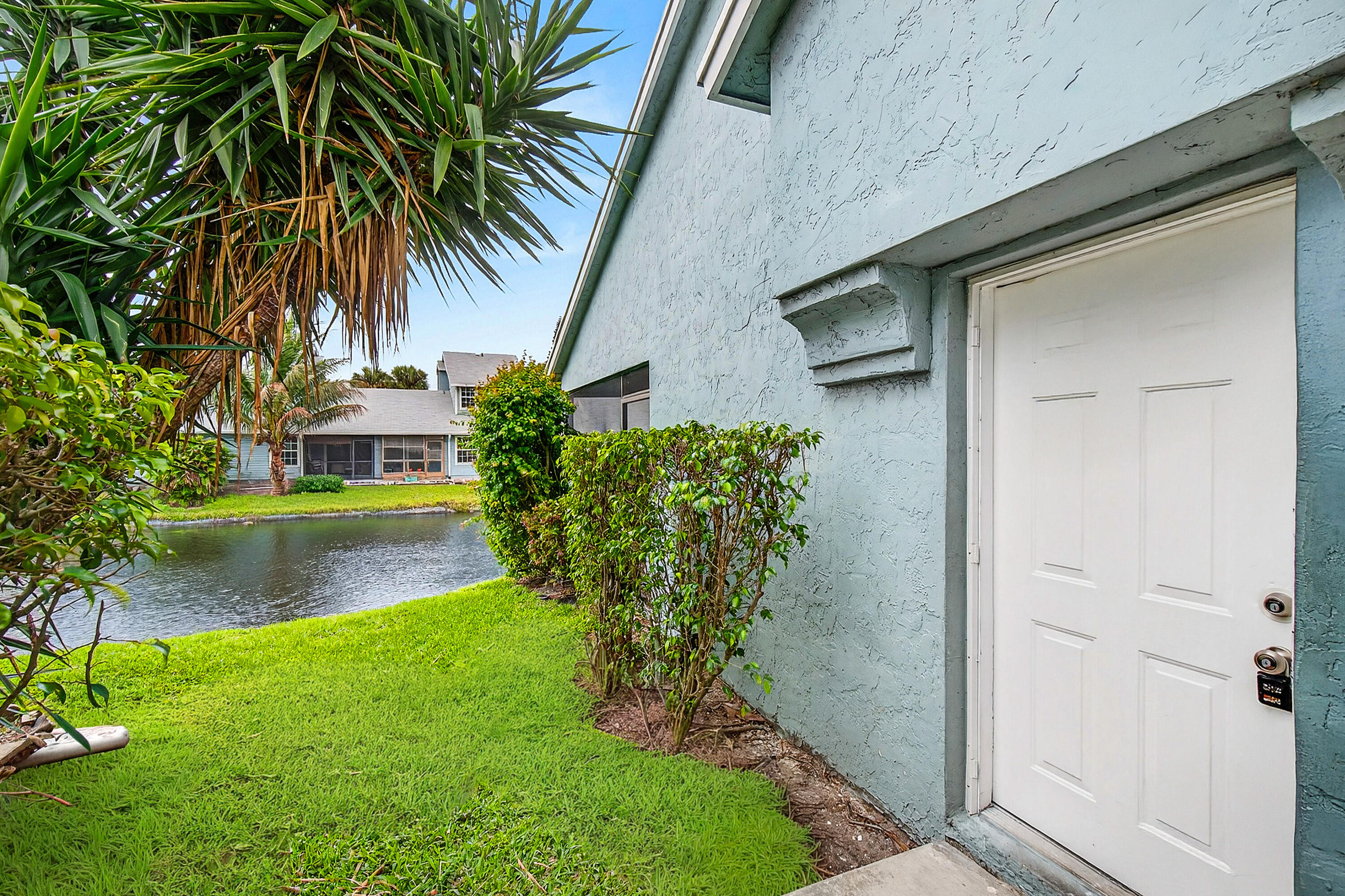 3795 Island Club Circle E 10