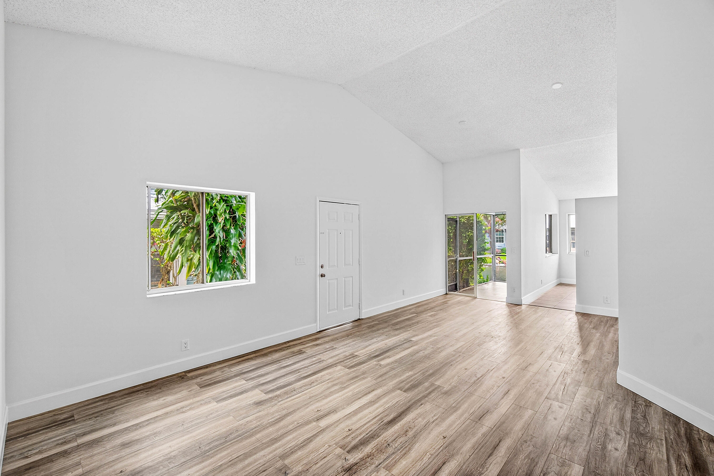 3795 Island Club Circle E 10