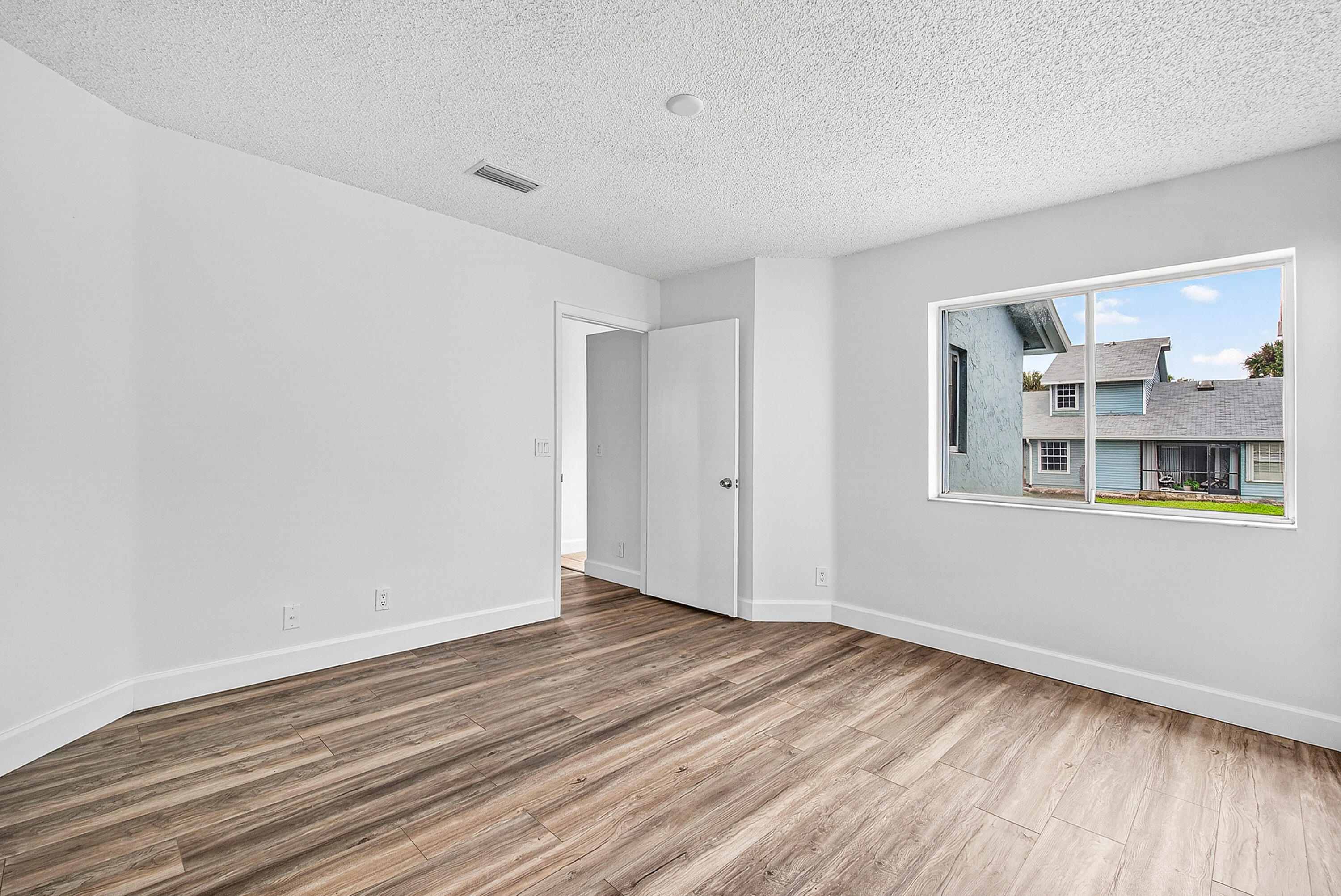 3795 Island Club Circle E 10