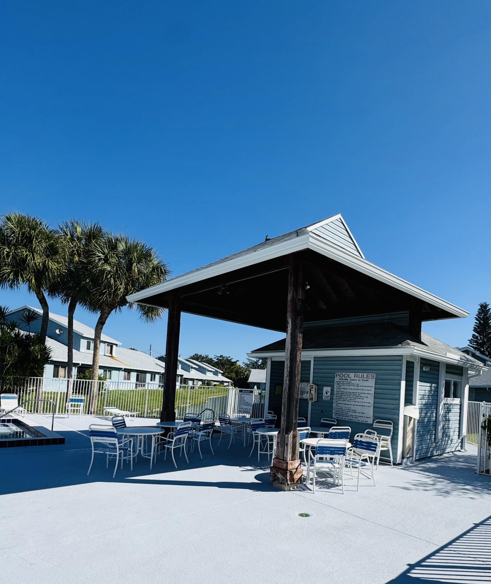 3795 Island Club Circle E 10