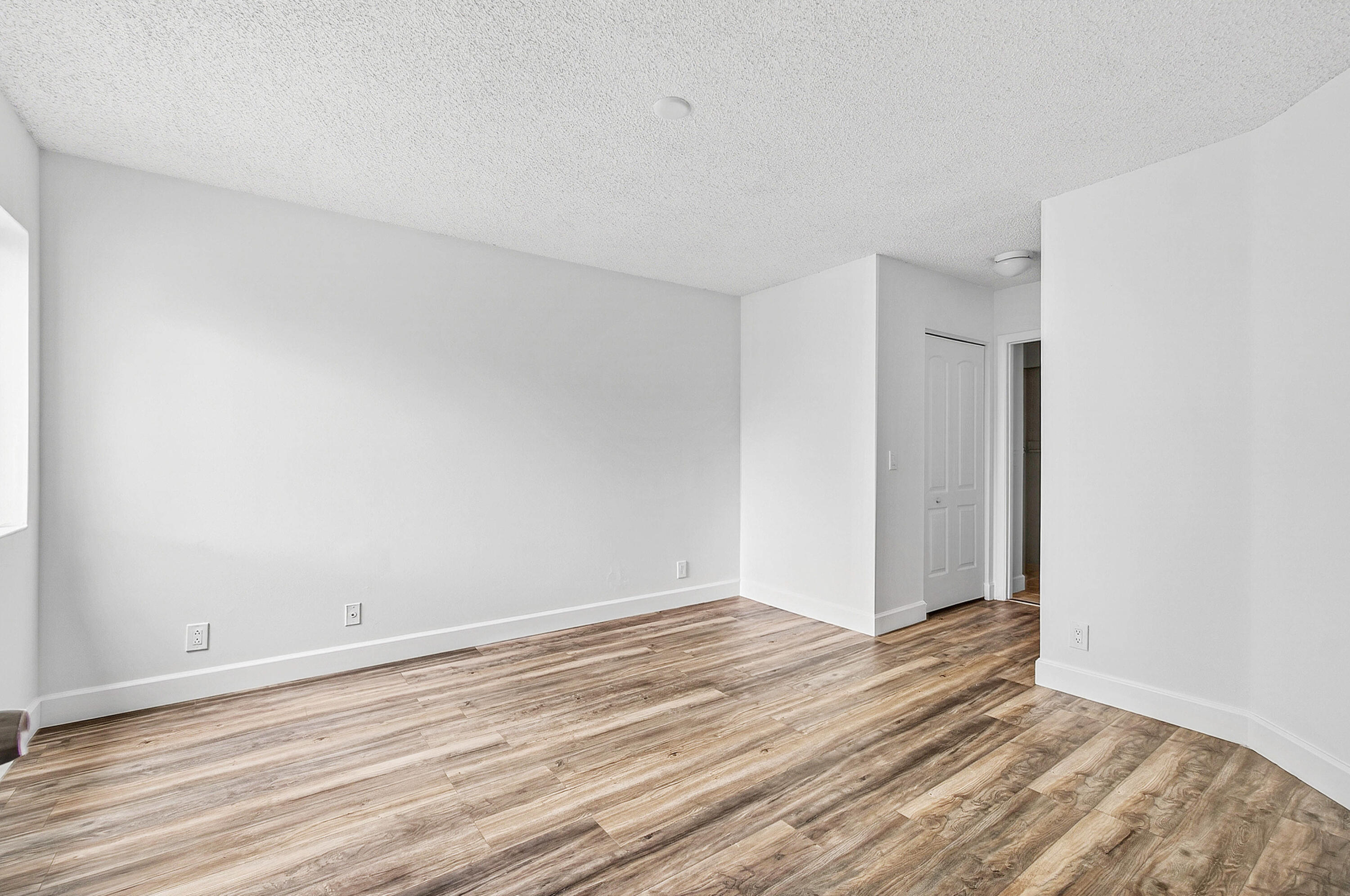 3795 Island Club Circle E 10
