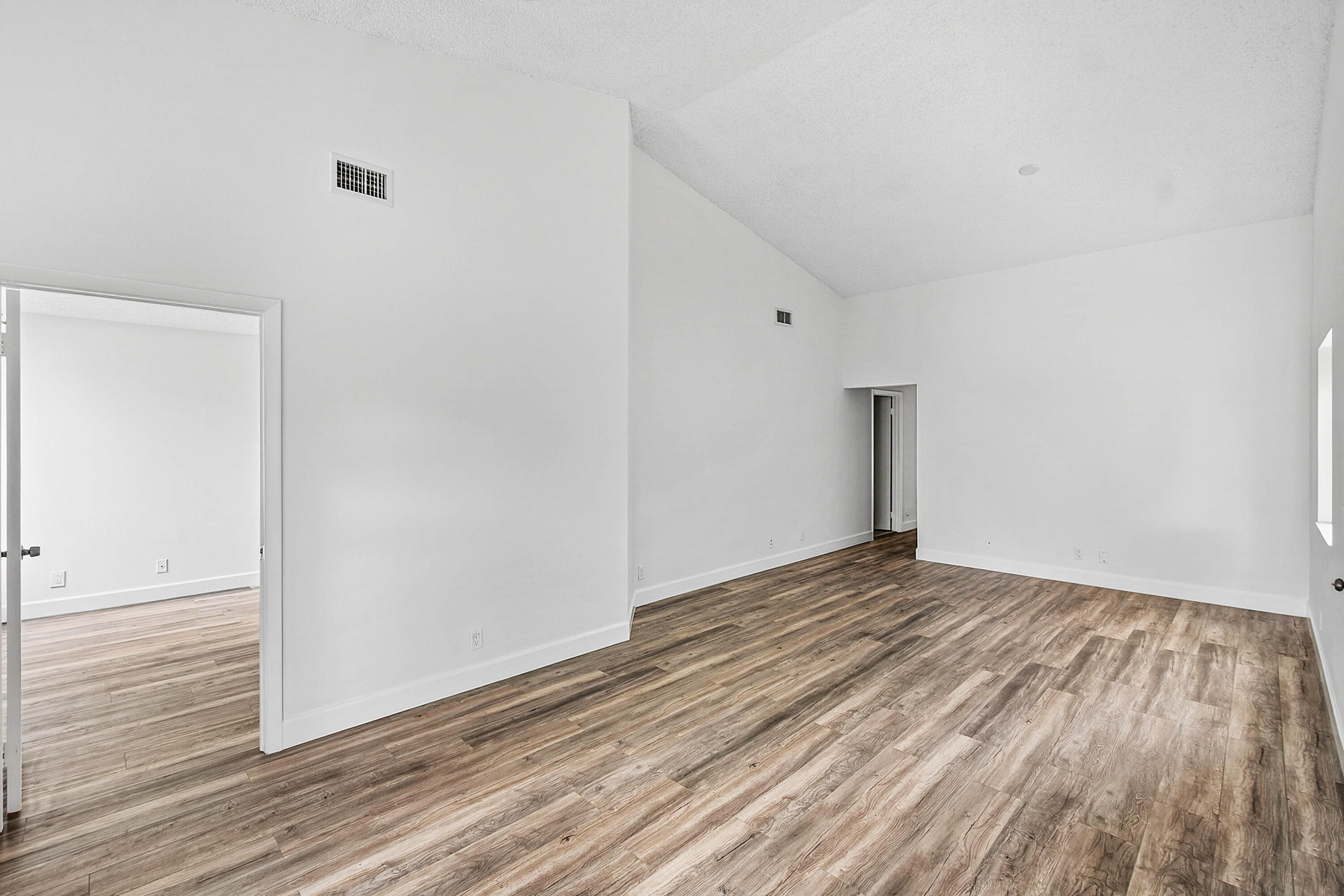3795 Island Club Circle E 10