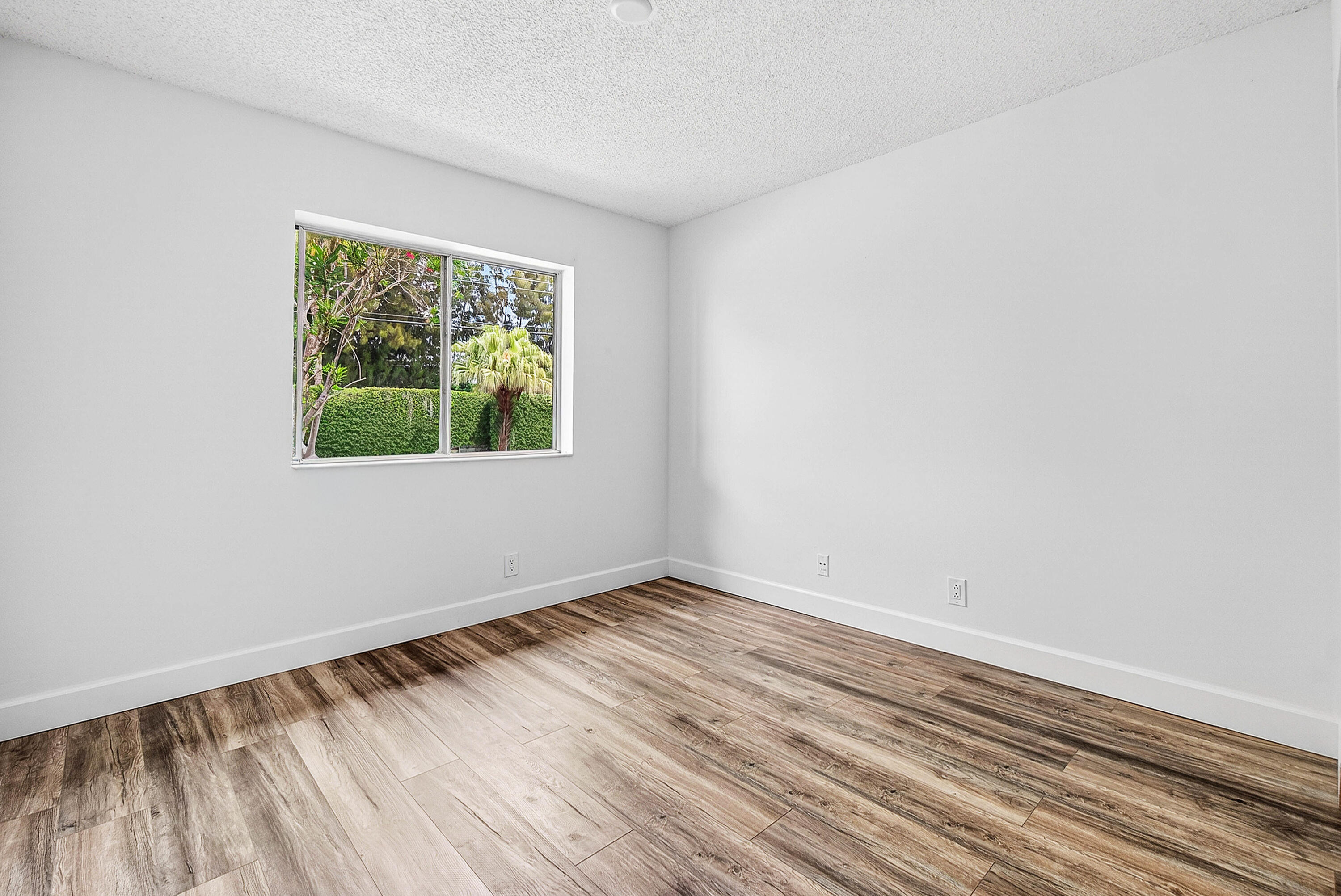 3795 Island Club Circle E 10
