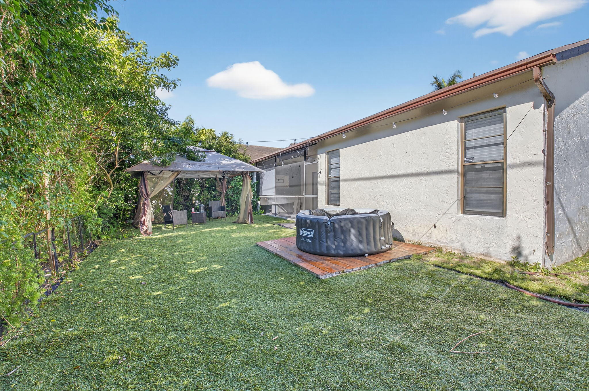 9074 Chatsworth Cascades