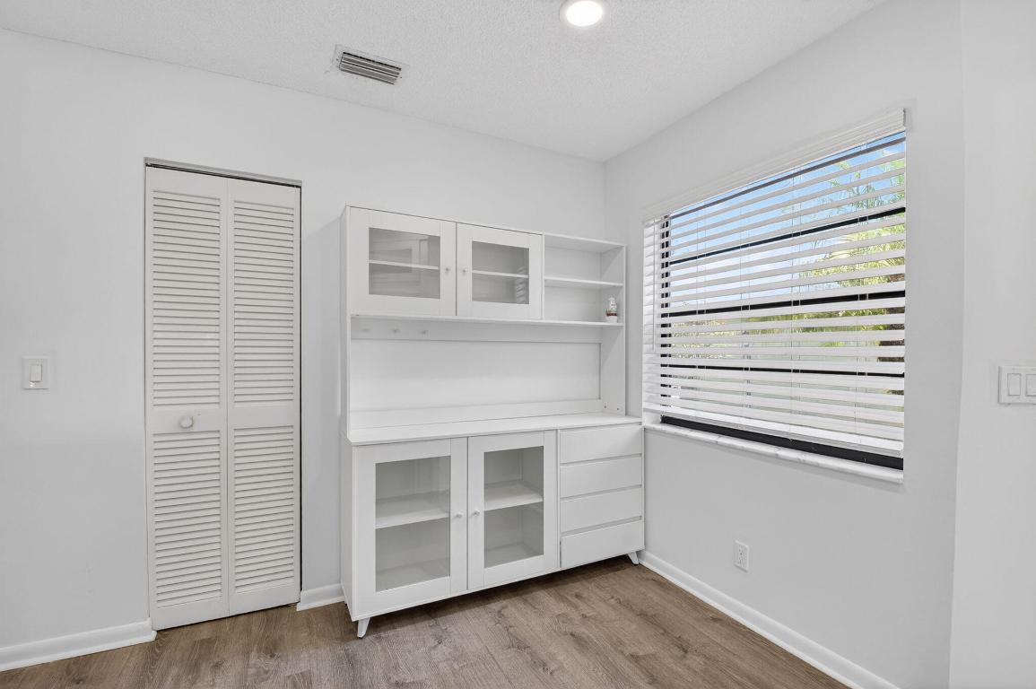 9074 Chatsworth Cascades