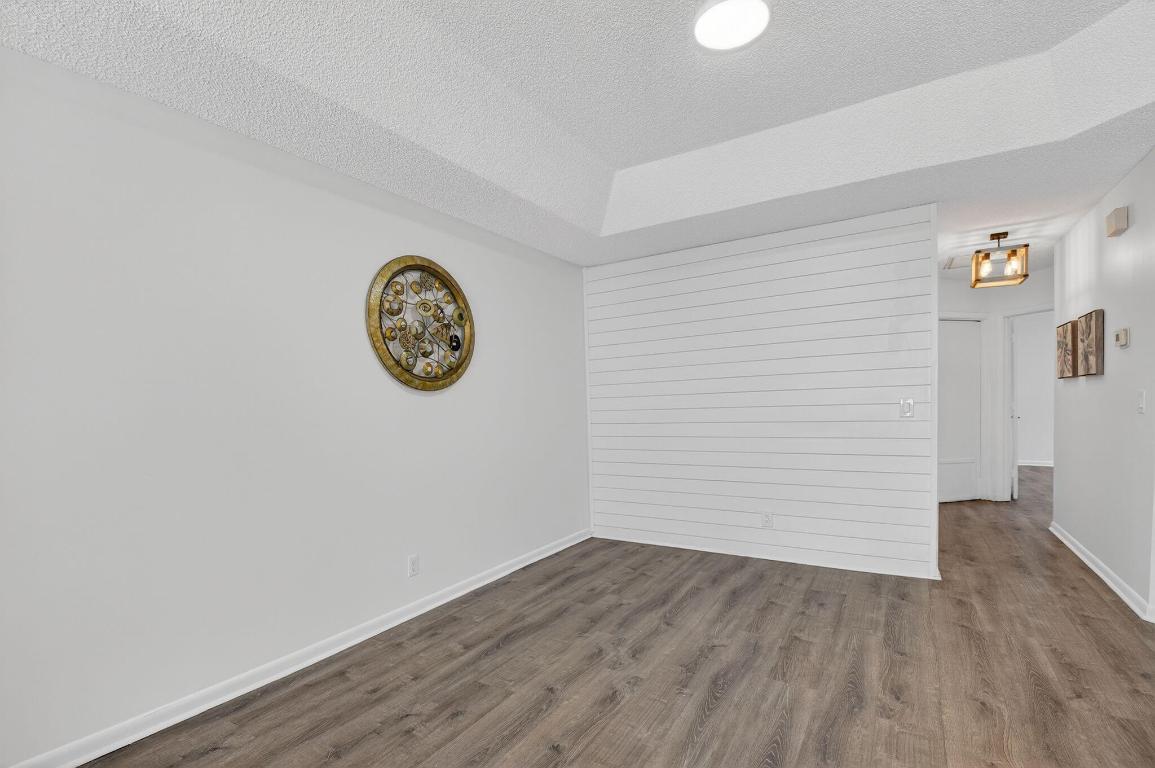 9074 Chatsworth Cascades