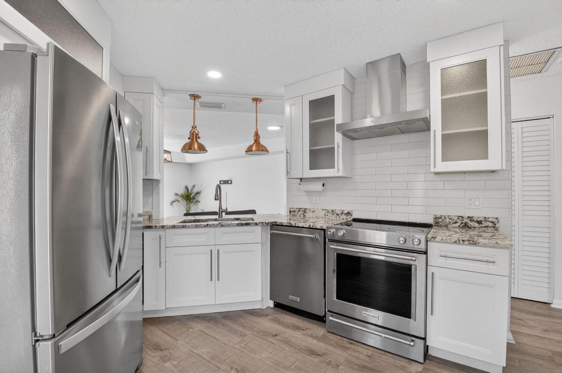 9074 Chatsworth Cascades