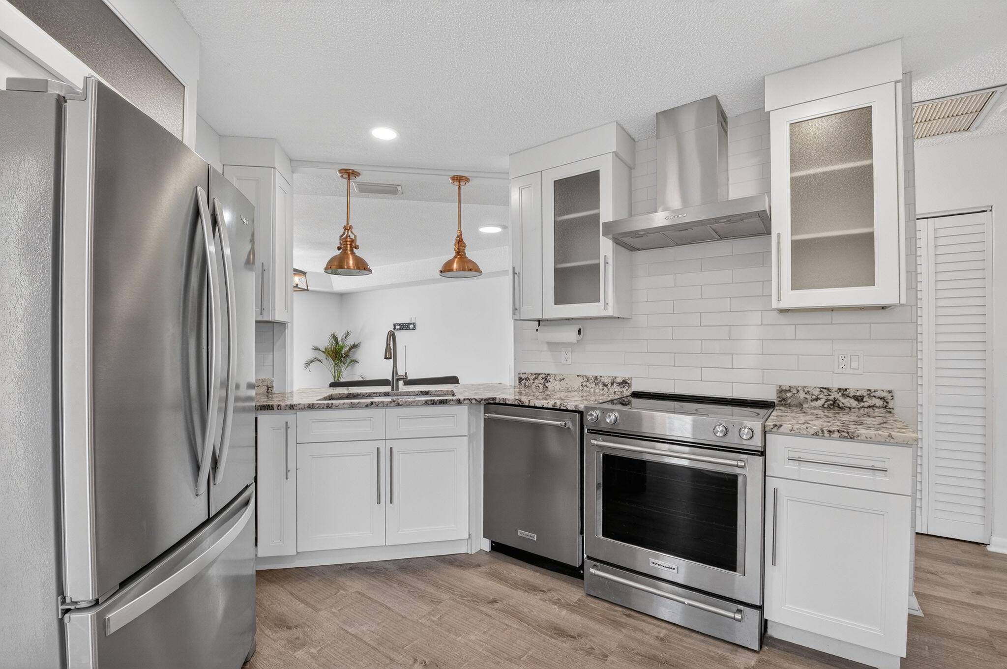 9074 Chatsworth Cascades