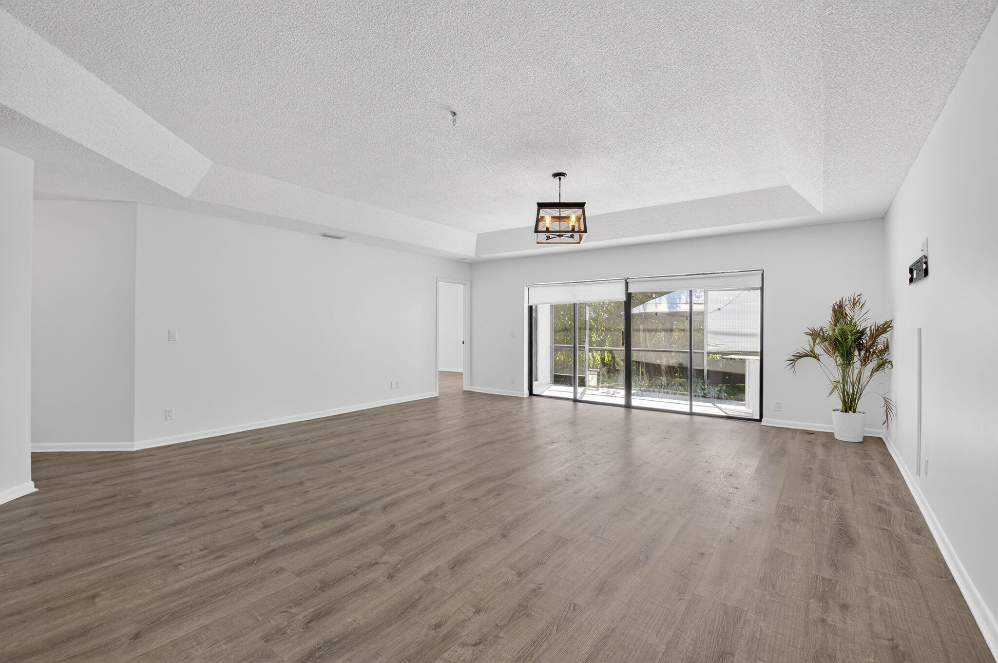 9074 Chatsworth Cascades