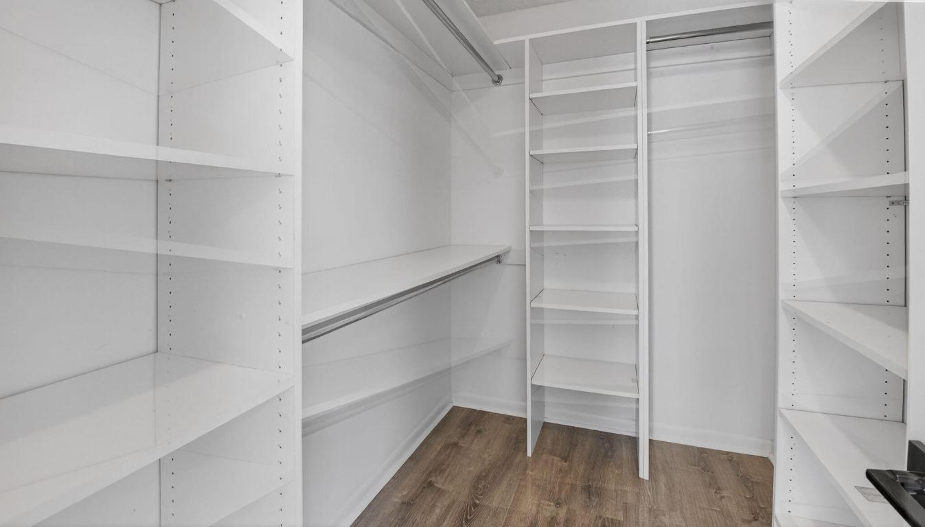 9074 Chatsworth Cascades