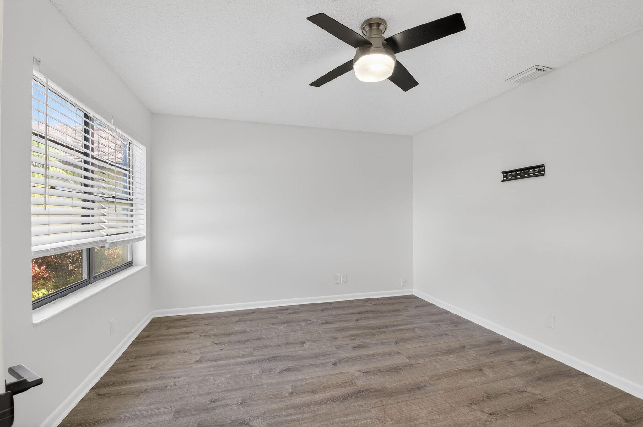 9074 Chatsworth Cascades