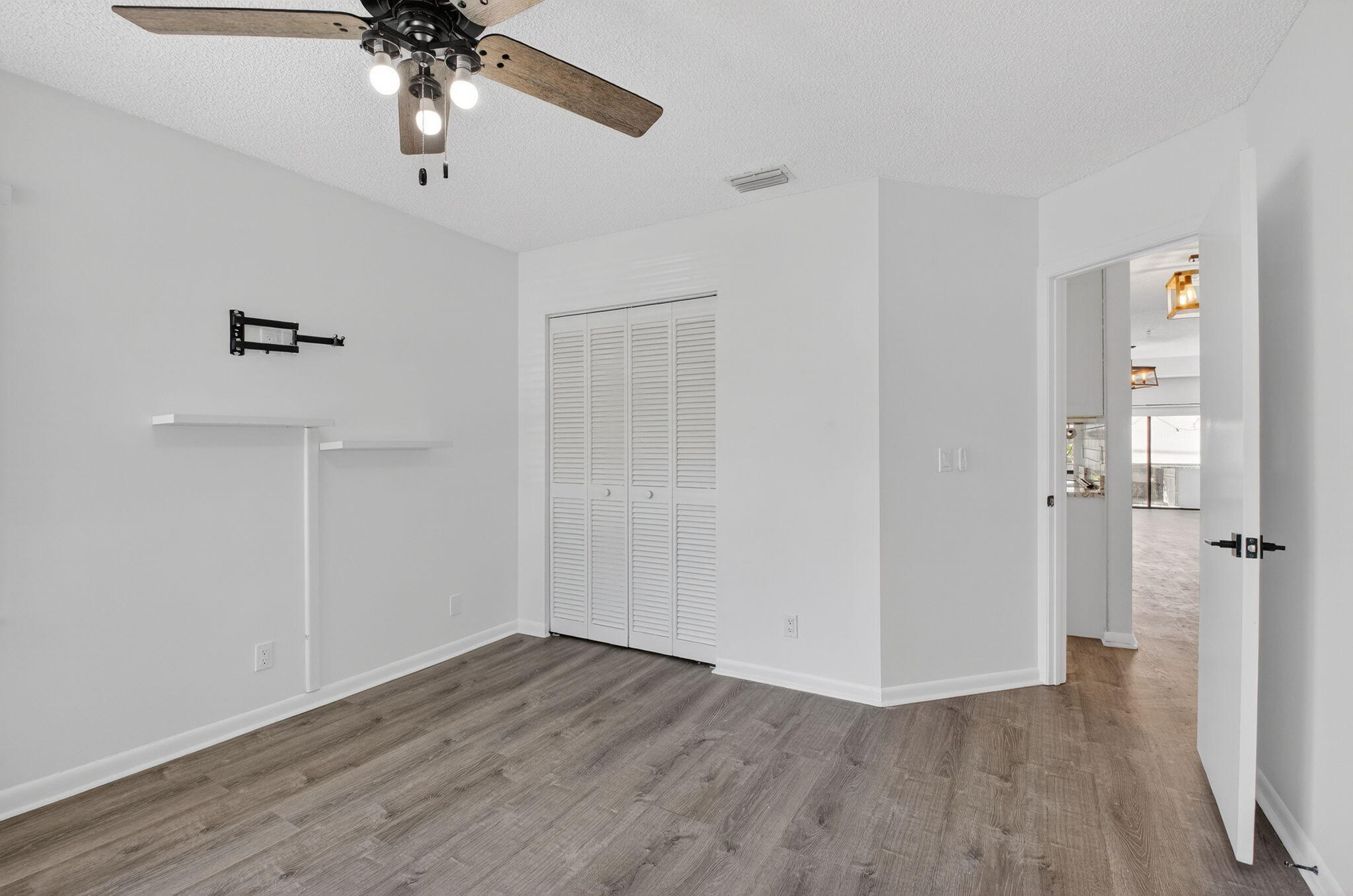 9074 Chatsworth Cascades