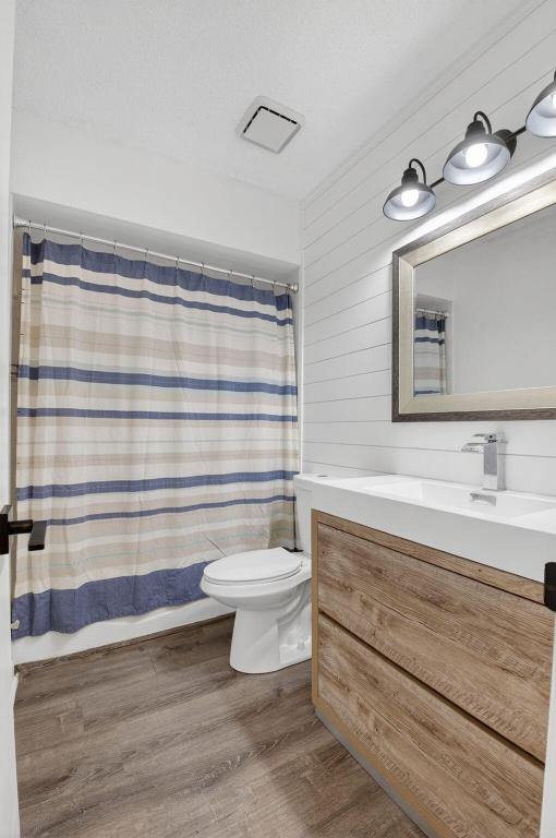 9074 Chatsworth Cascades