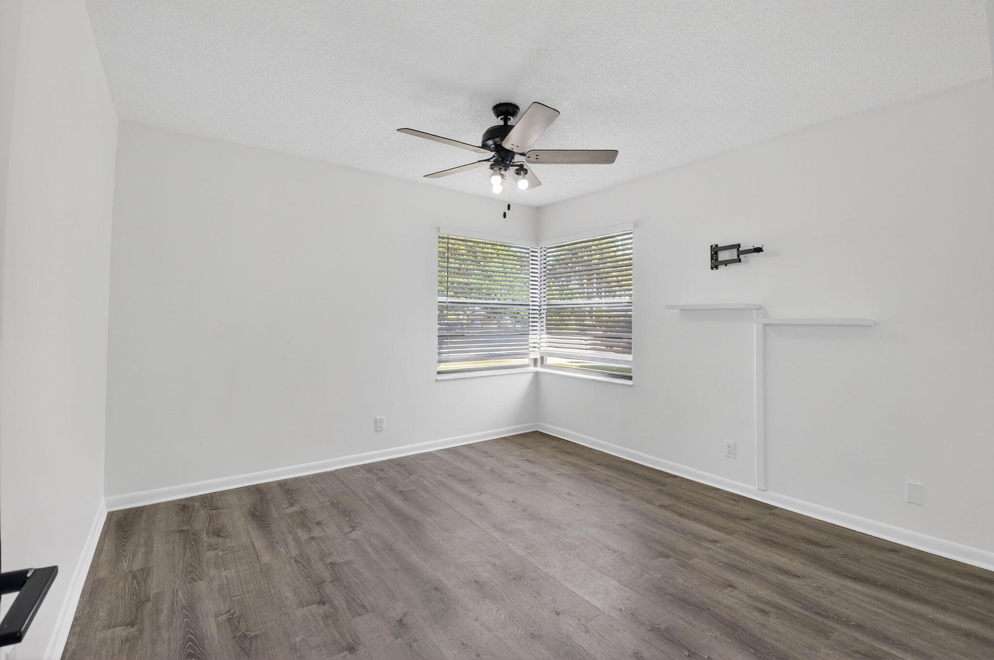 9074 Chatsworth Cascades