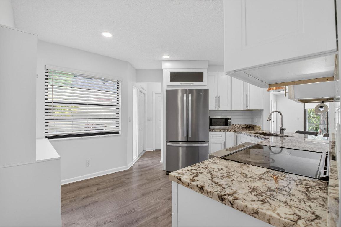 9074 Chatsworth Cascades