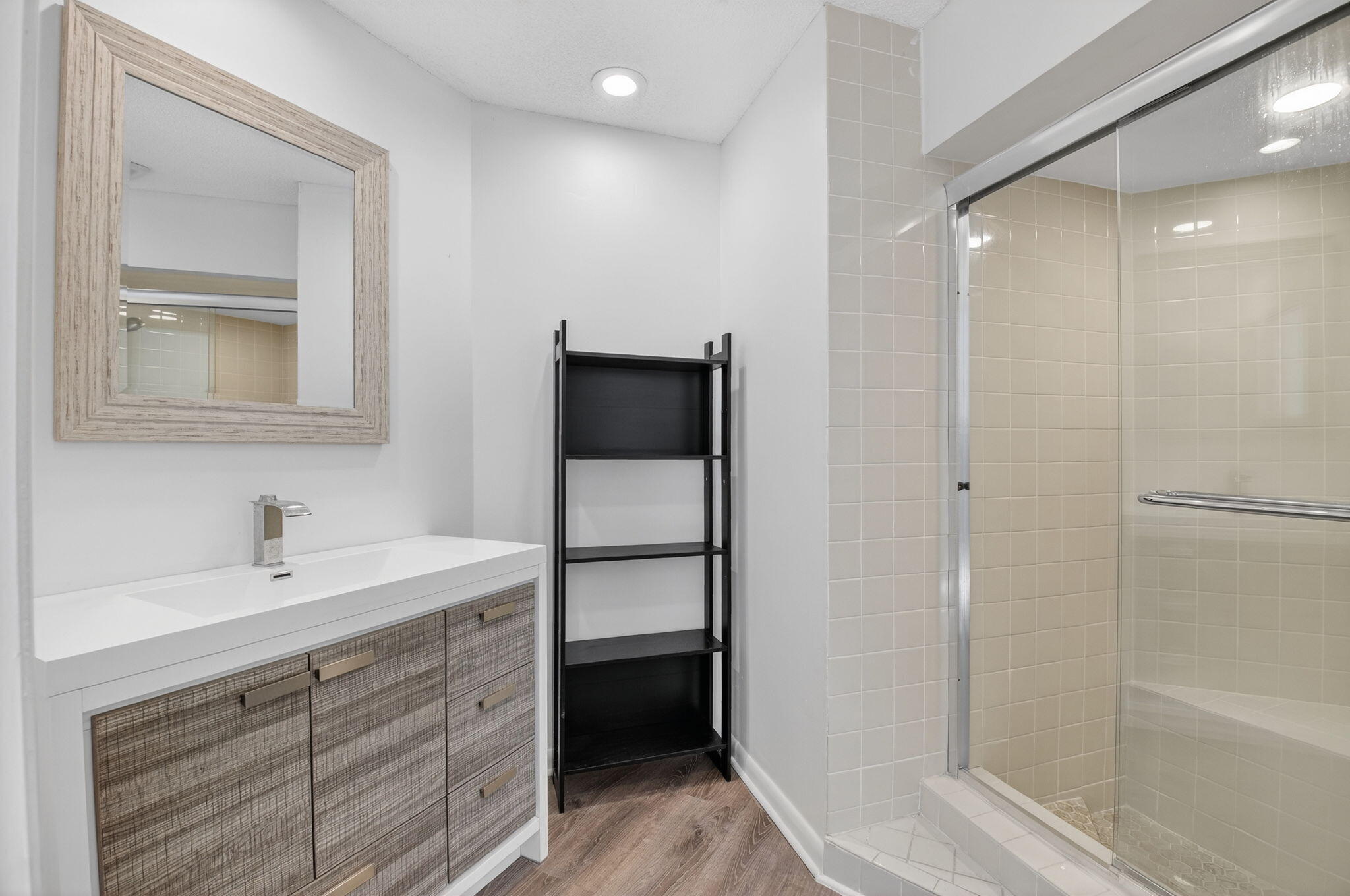 9074 Chatsworth Cascades