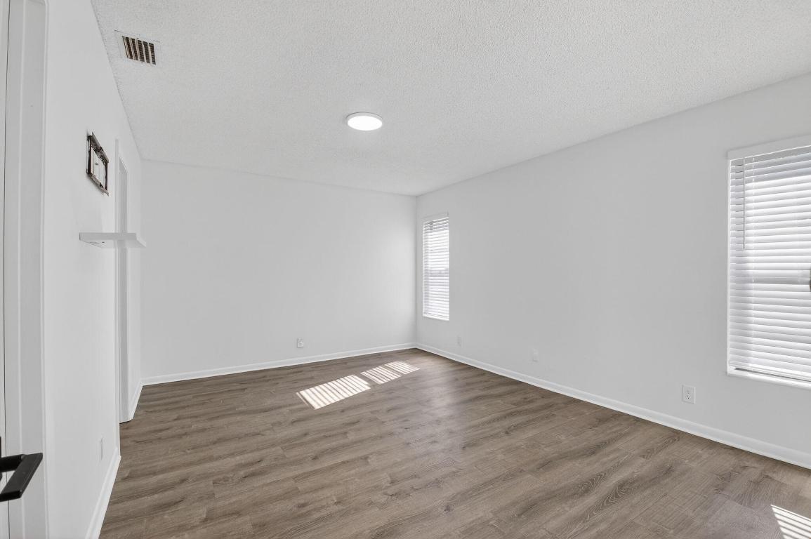 9074 Chatsworth Cascades