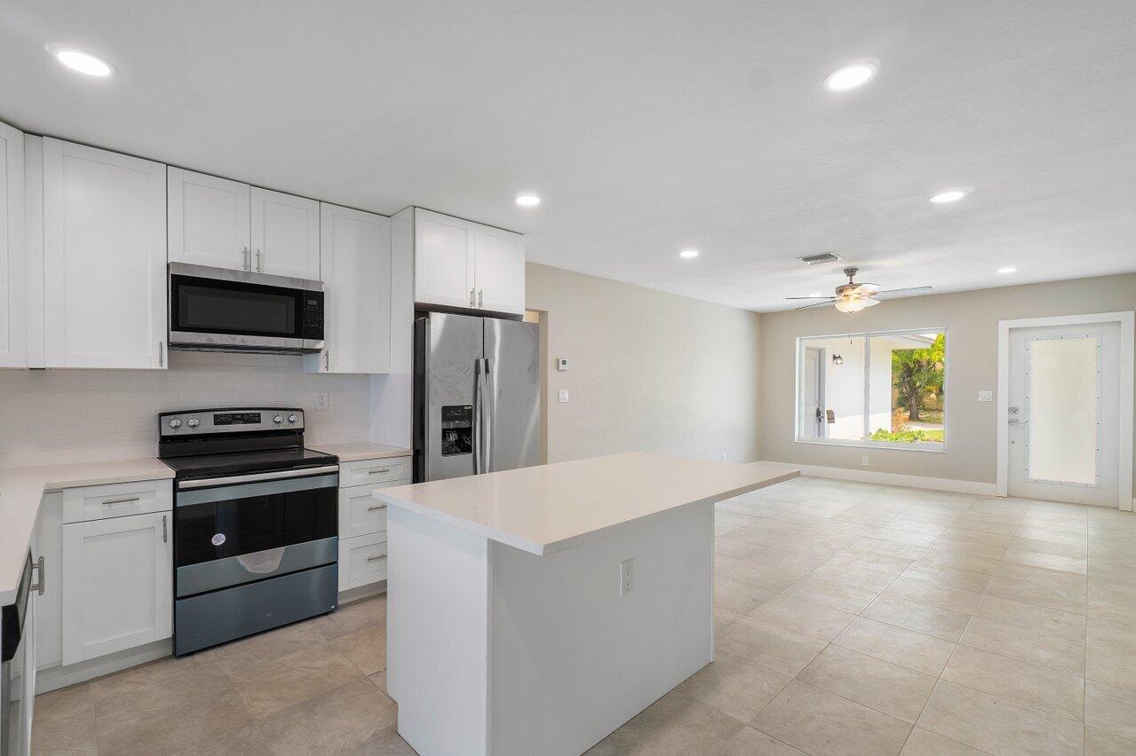 245 SW 6th Street