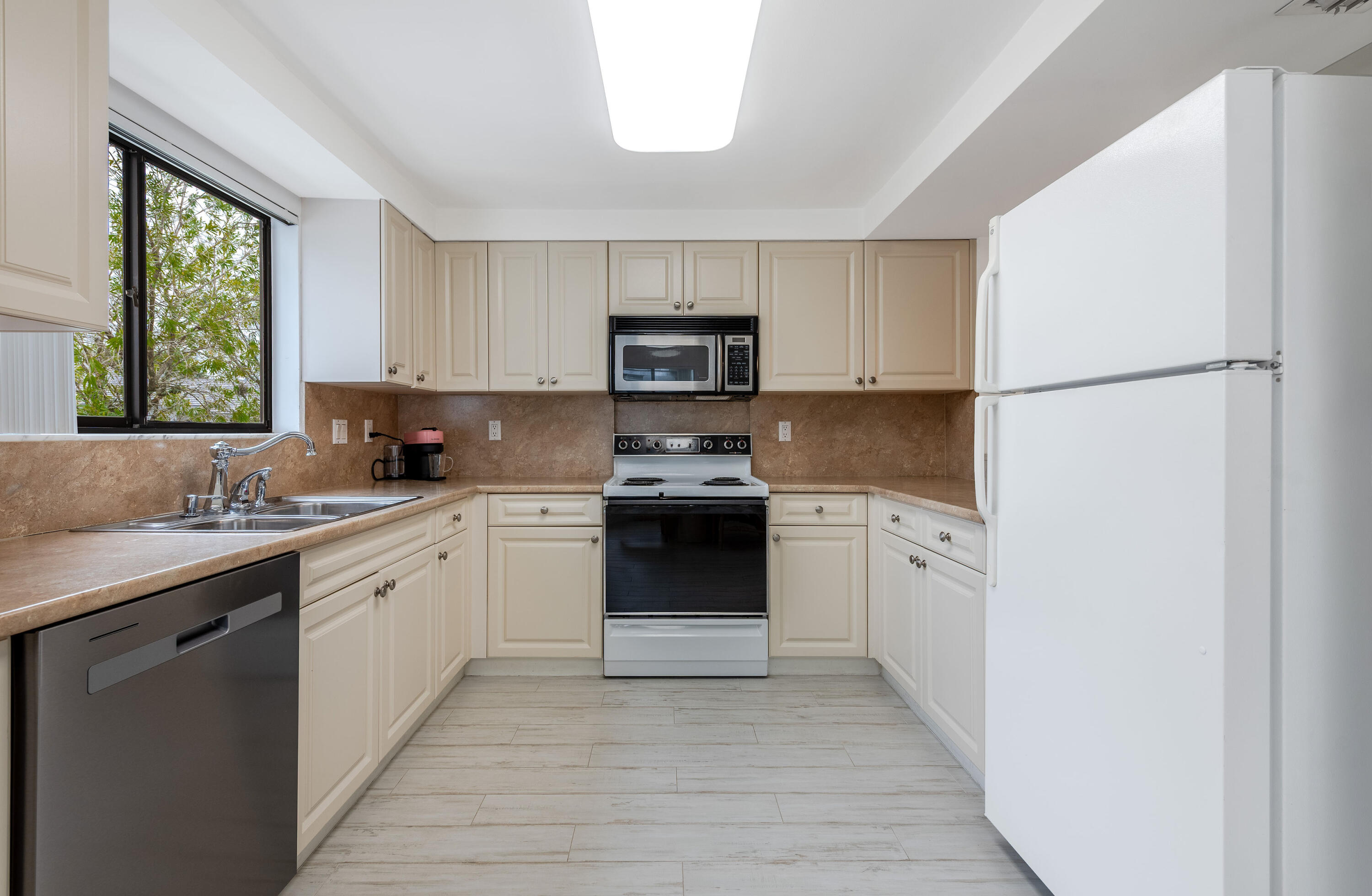 7230 Clunie Place 15403, Delray Beach Unit: 15403