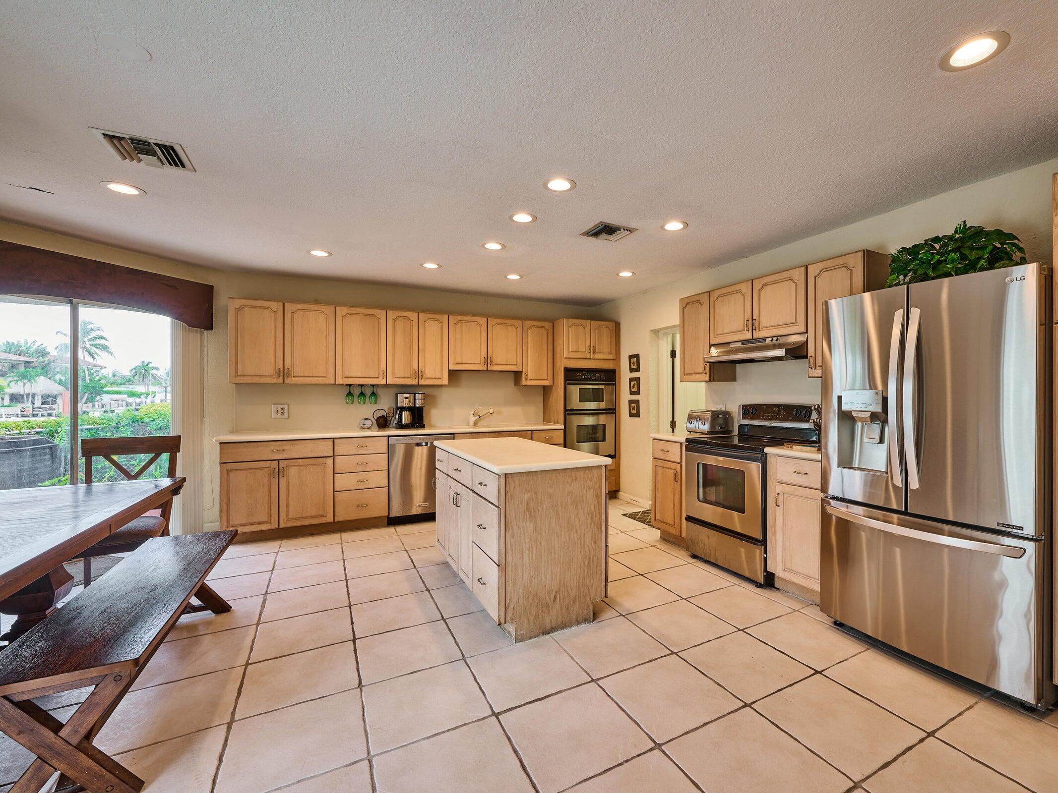 2810 NE 48th Court, Lighthouse Point