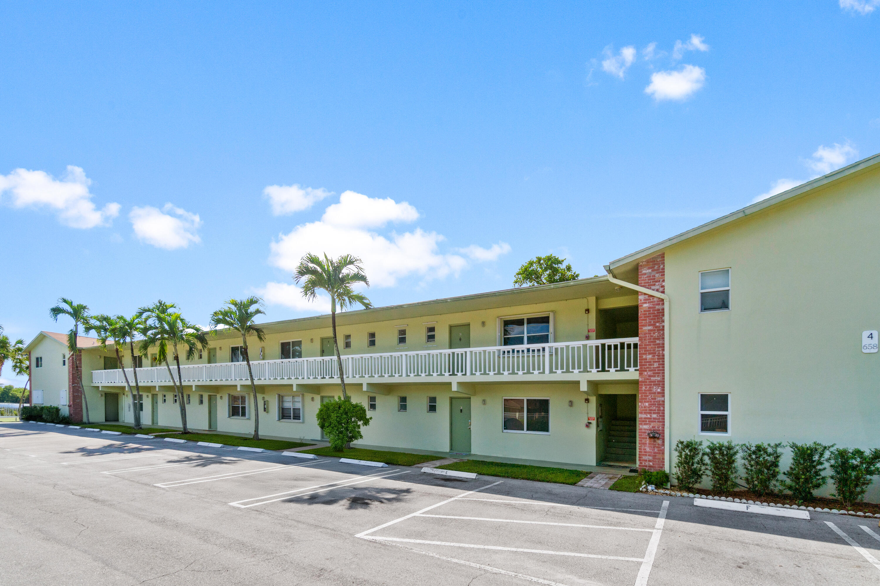 658 NE 6th Court E E