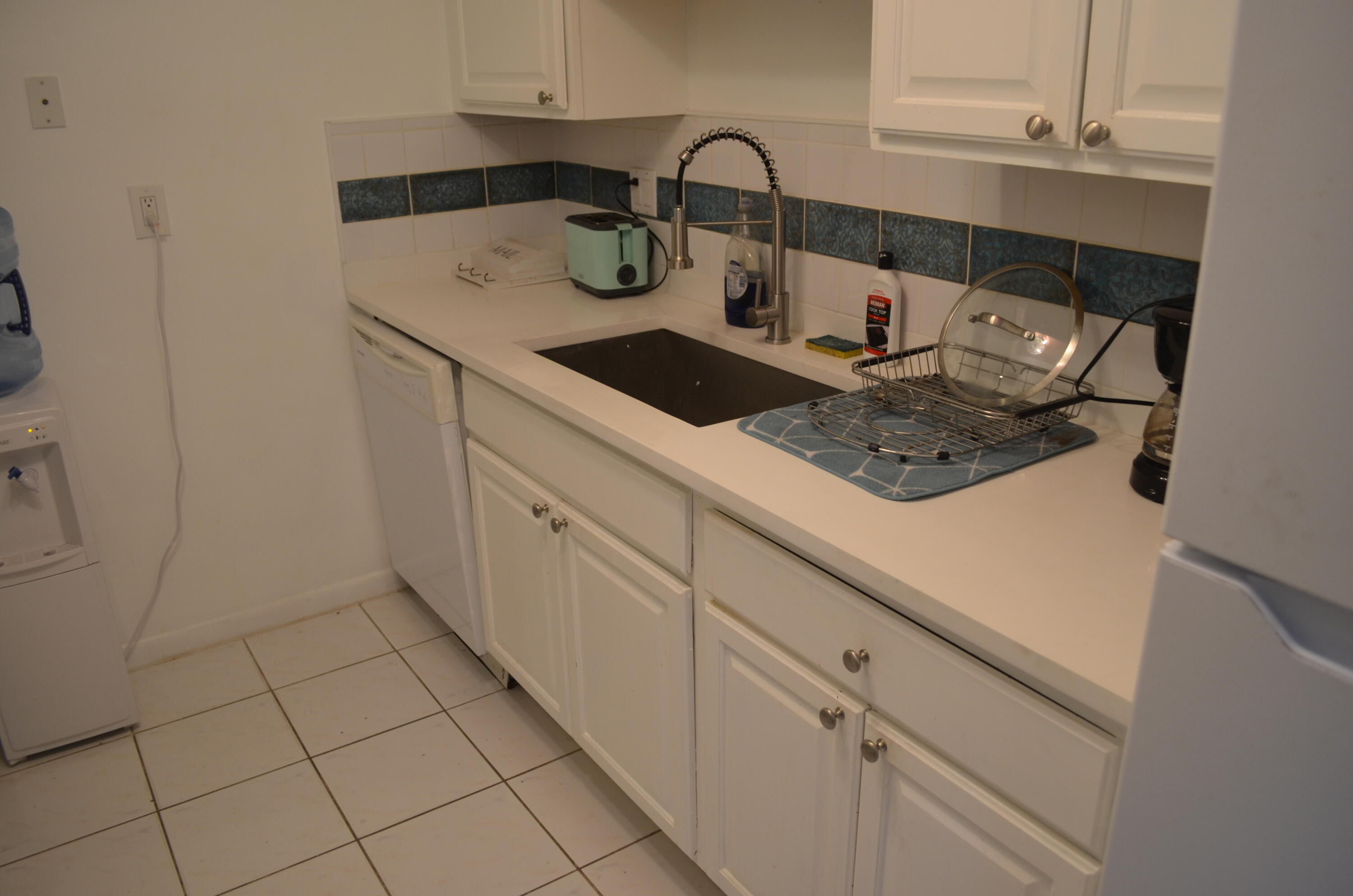 658 NE 6th Court E E