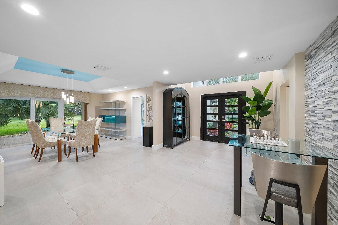 24 Oaks Lane, Boynton Beach