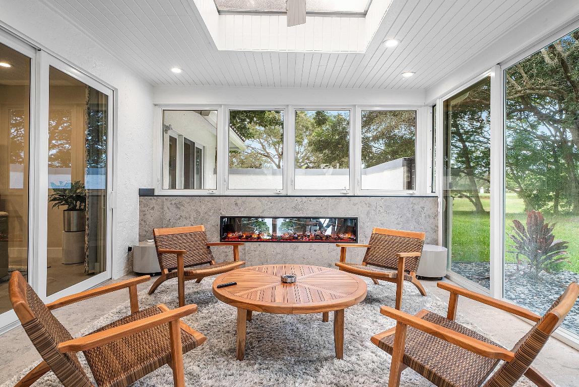 24 Oaks Lane, Boynton Beach