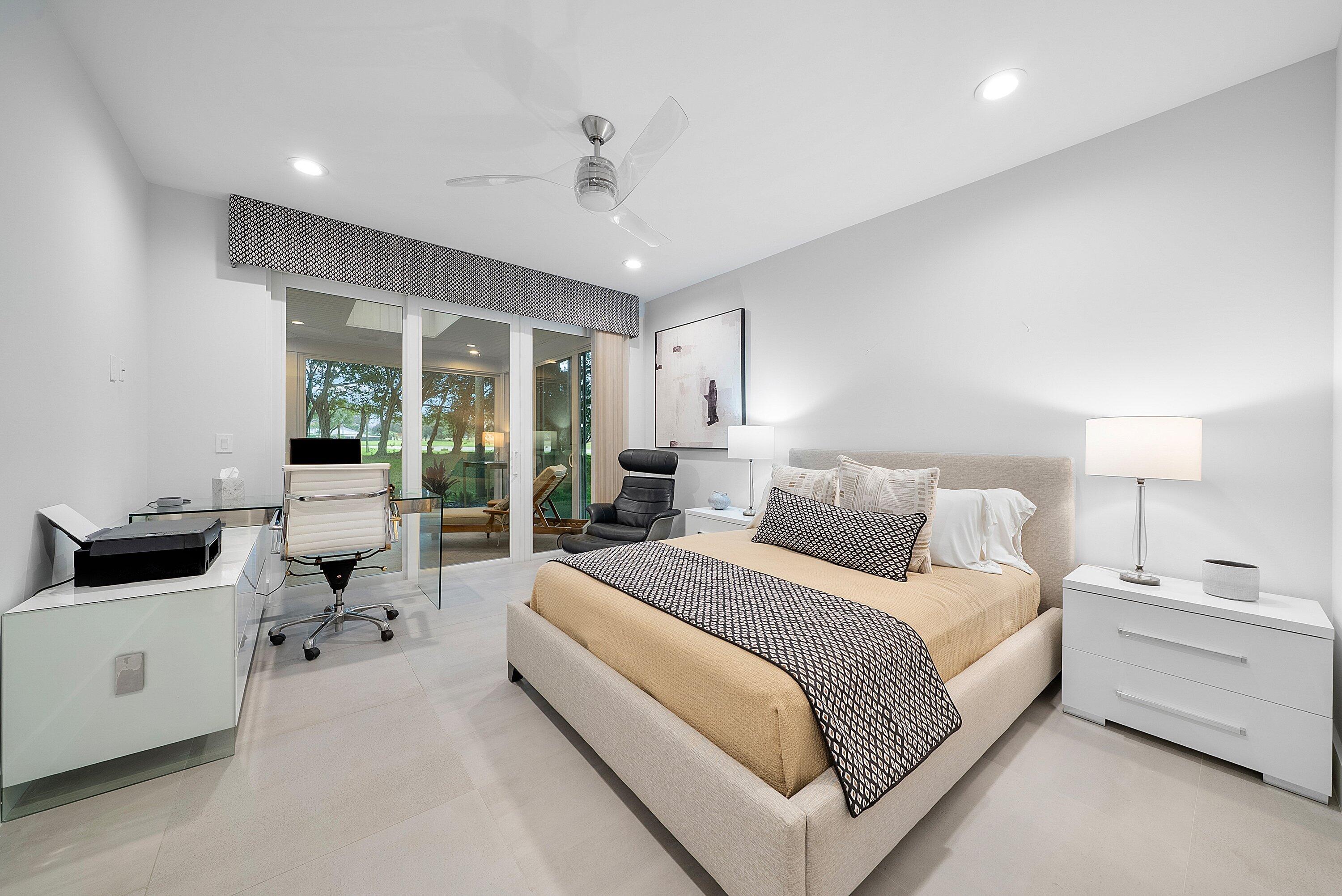 24 Oaks Lane, Boynton Beach