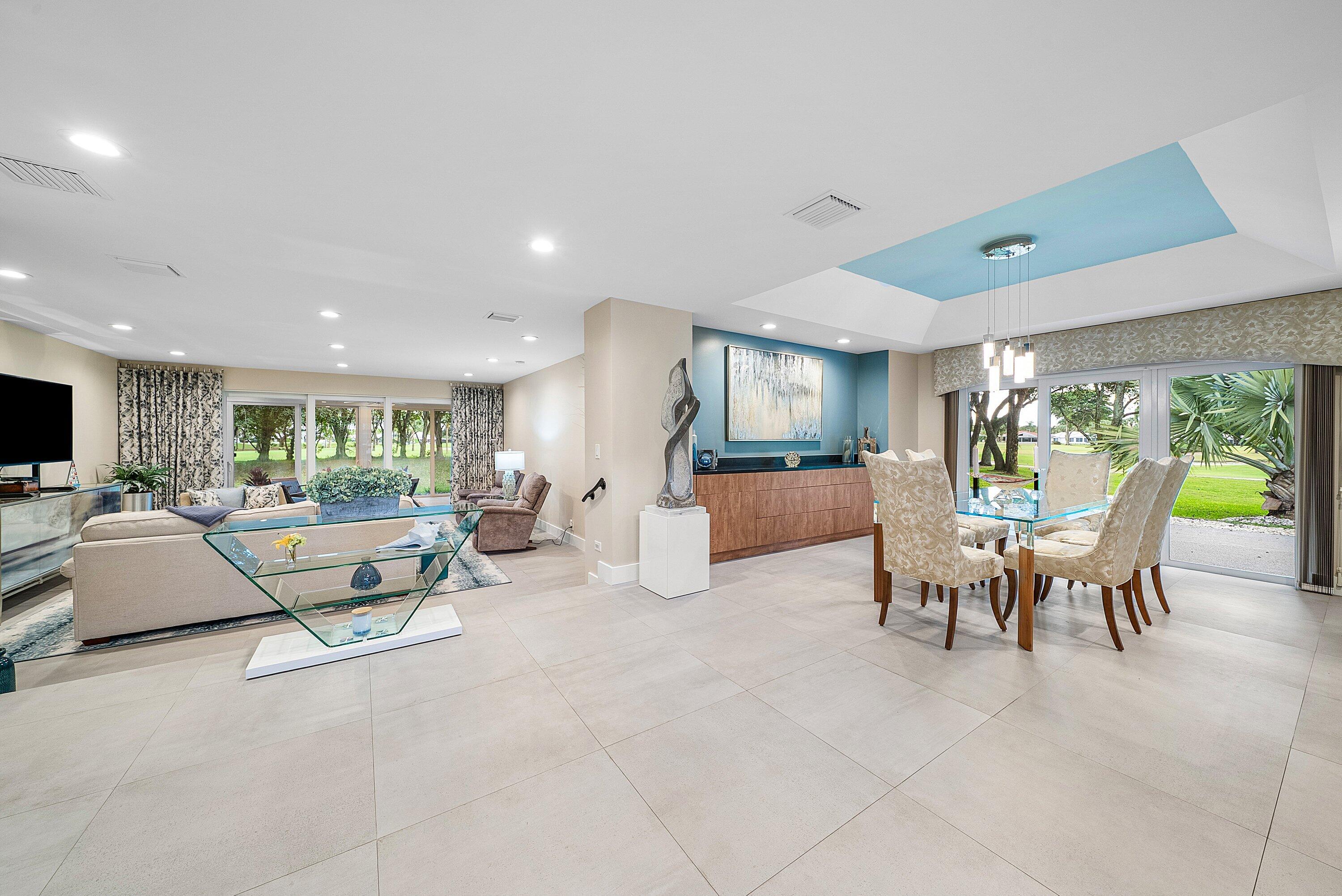 24 Oaks Lane, Boynton Beach