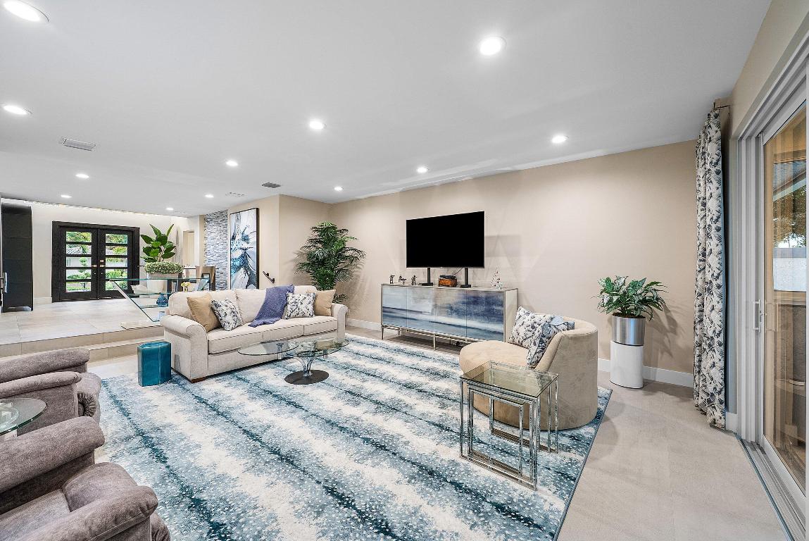 24 Oaks Lane, Boynton Beach