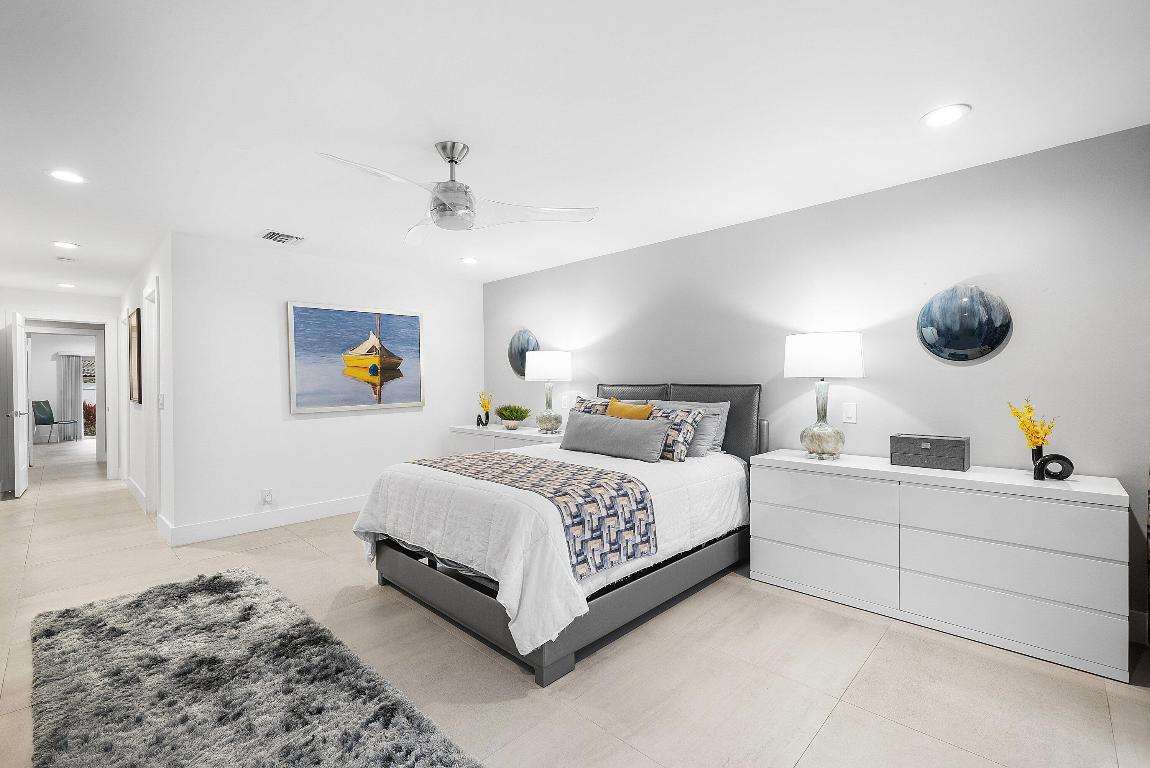 24 Oaks Lane, Boynton Beach