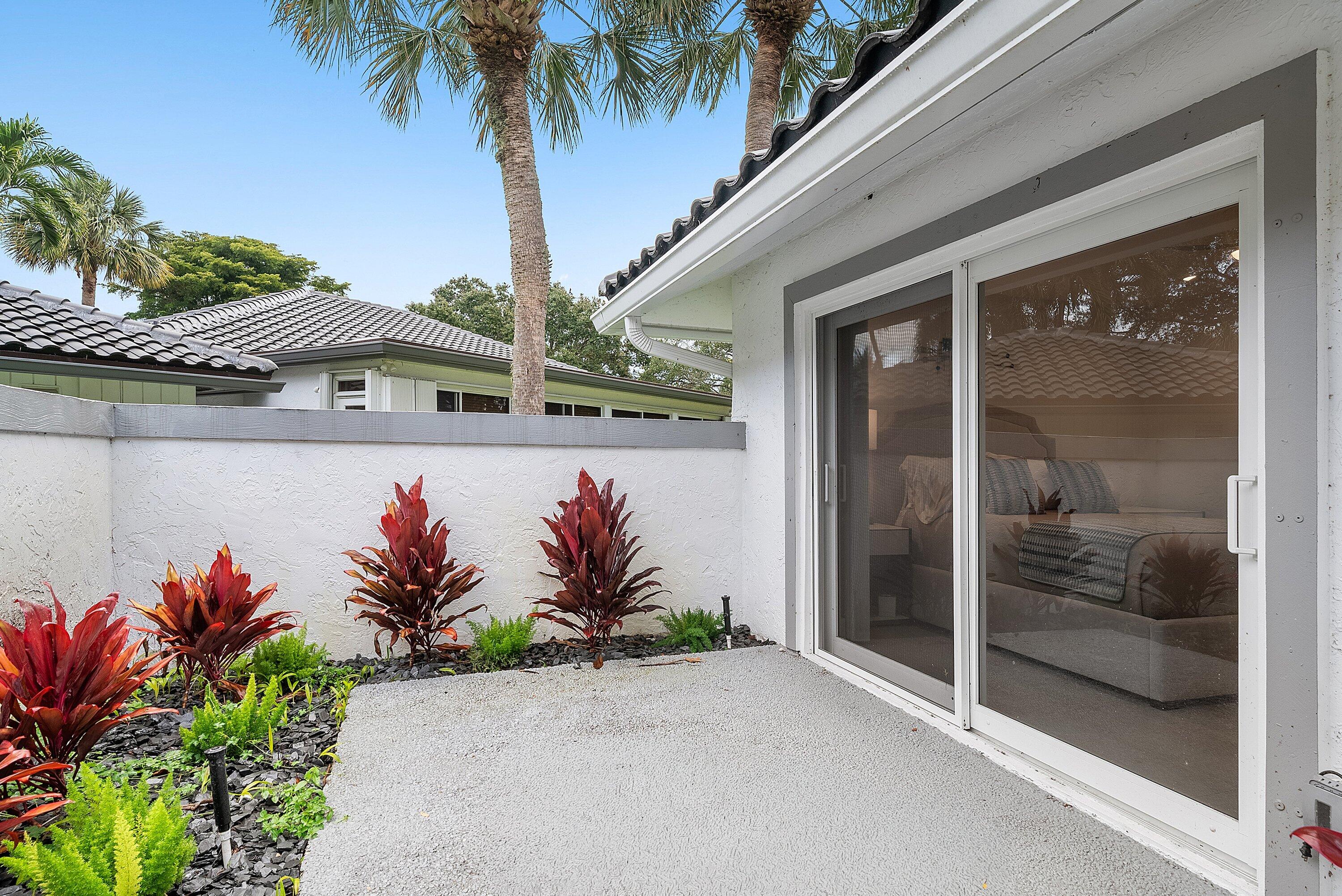 24 Oaks Lane, Boynton Beach