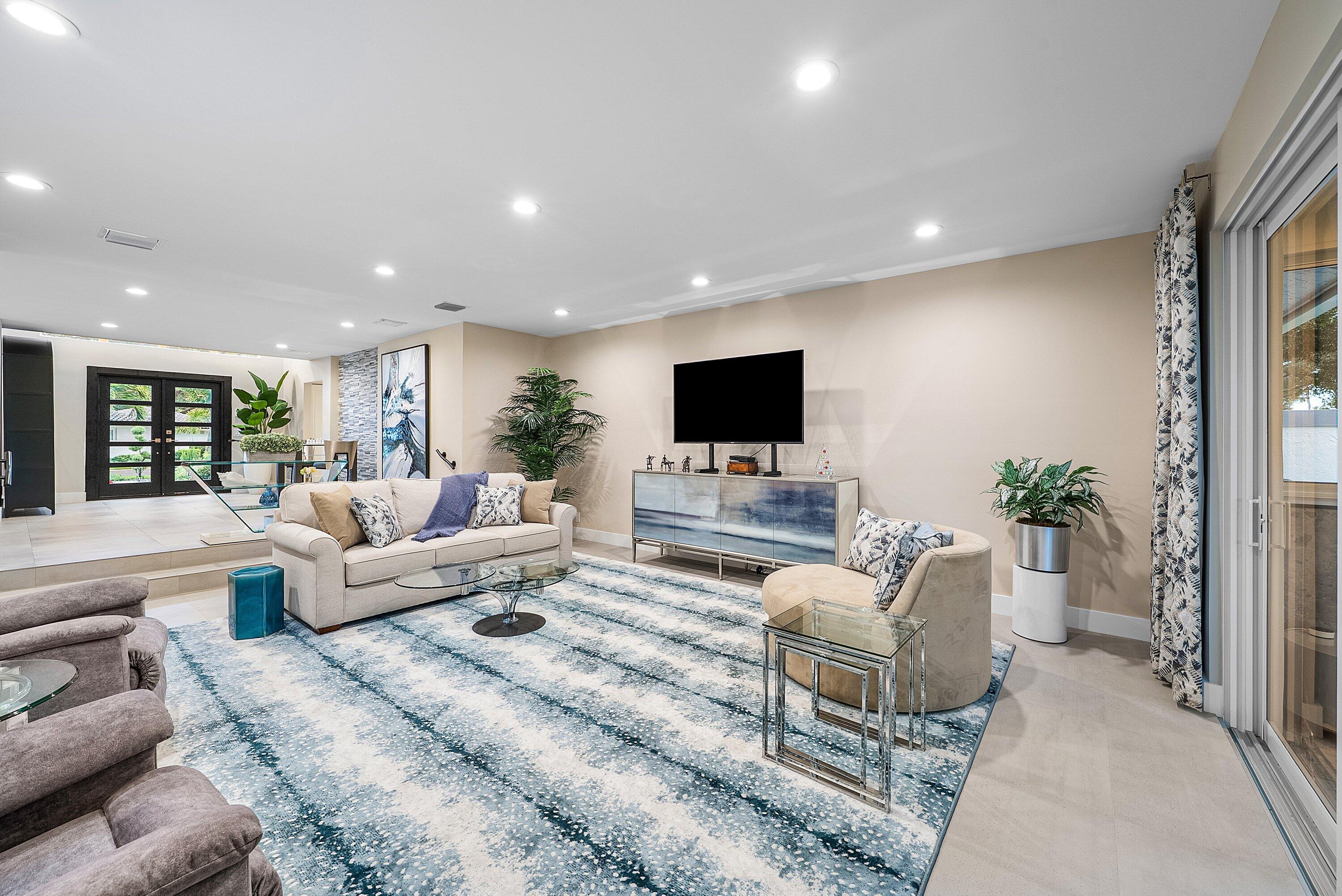 24 Oaks Lane, Boynton Beach