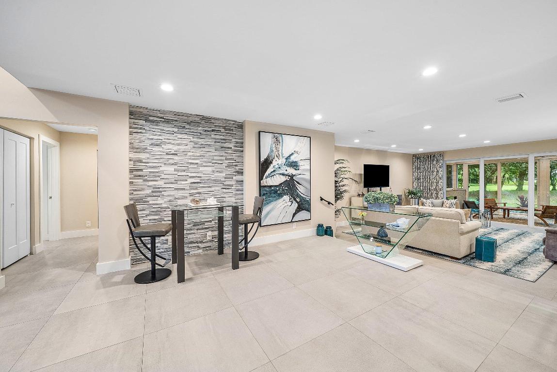 24 Oaks Lane, Boynton Beach